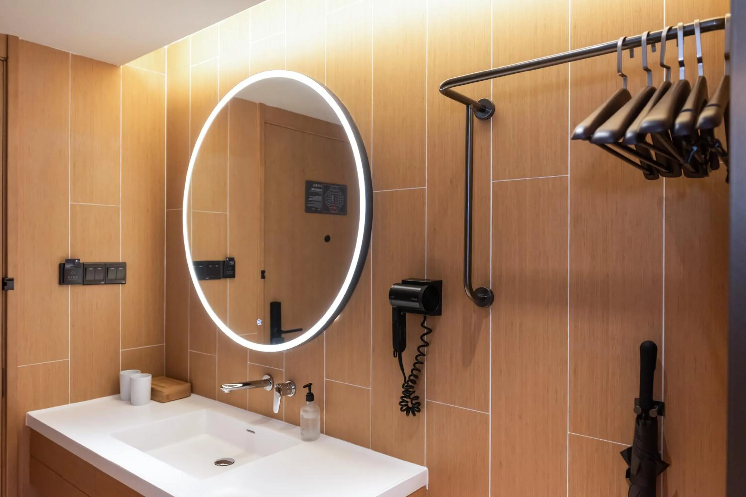 Toilet in JI Hotel (Shanghai People's Square Middle Fujian Road)