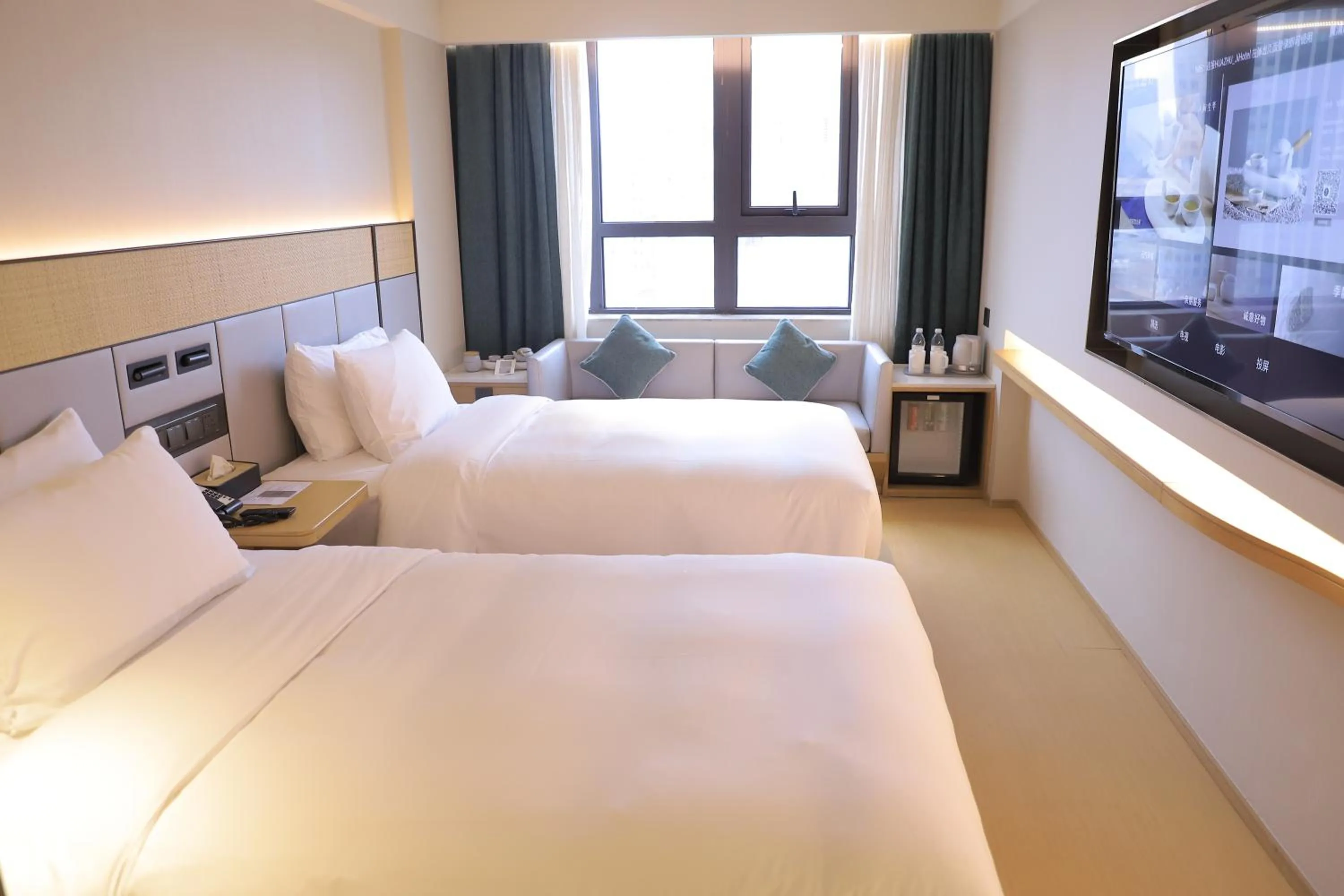Bed in JI Hotel (Shanghai People's Square Middle Fujian Road)
