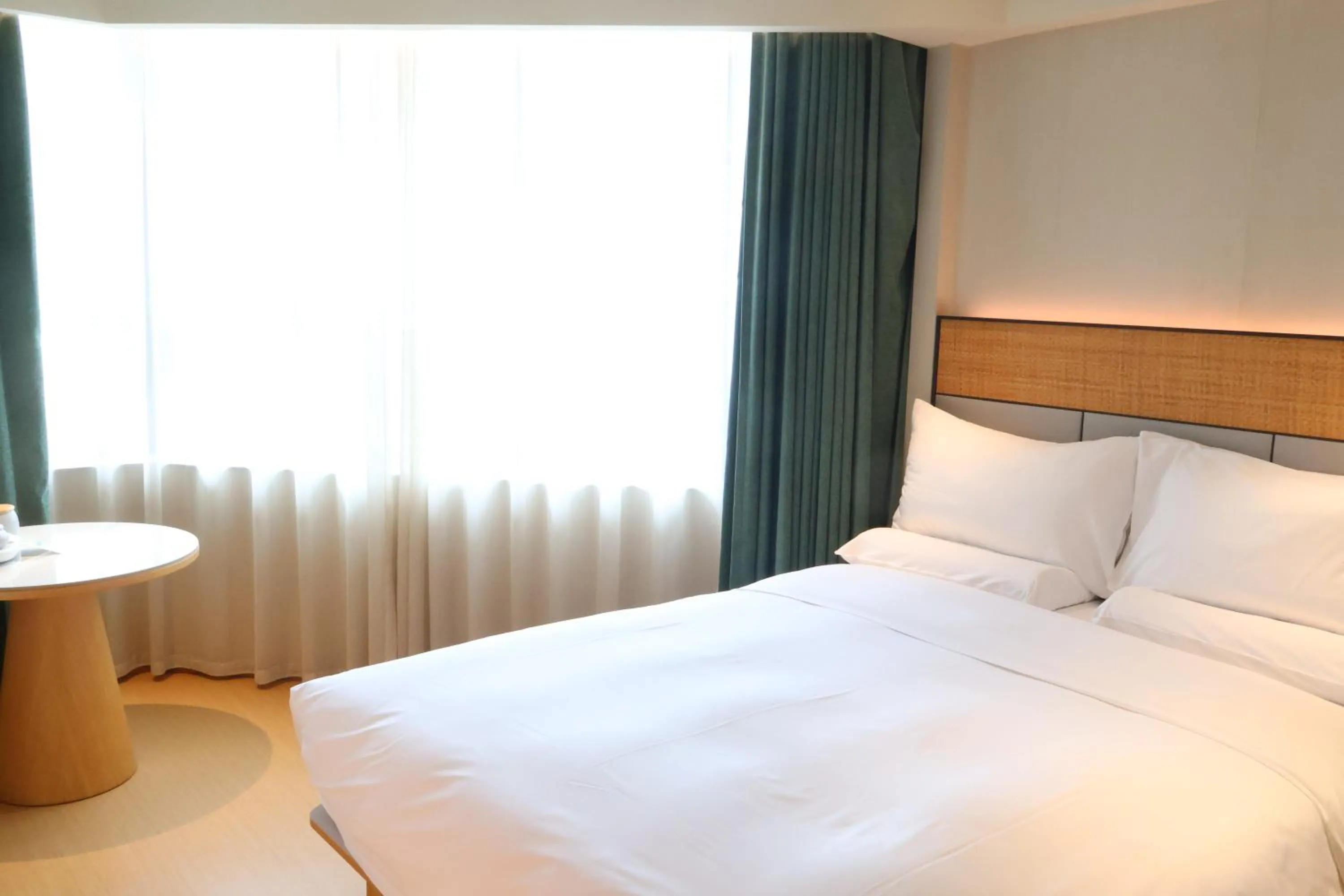 Bed in JI Hotel (Shanghai People's Square Middle Fujian Road)