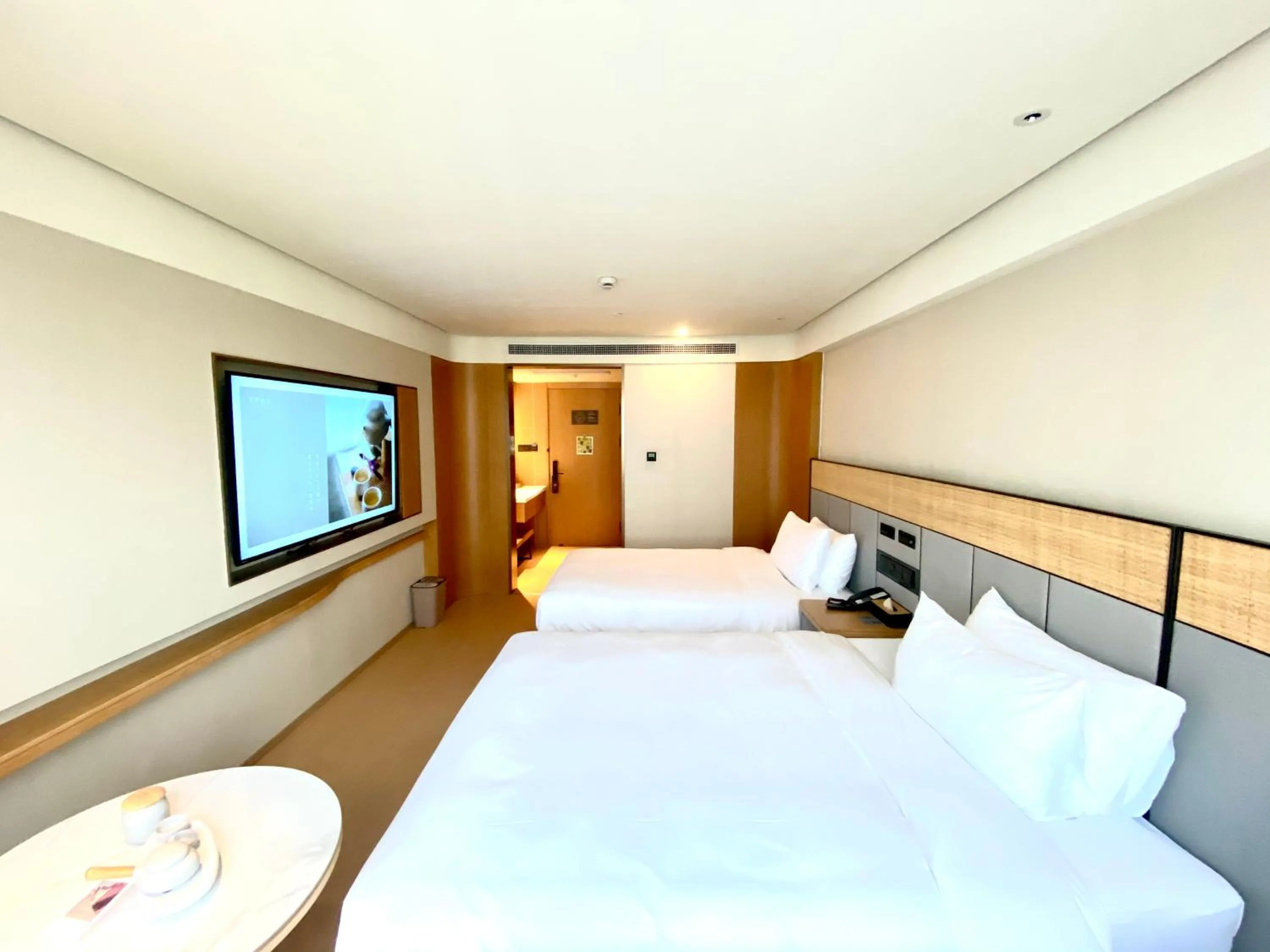 Bedroom, Bed in JI Hotel (Shanghai People's Square Middle Fujian Road)