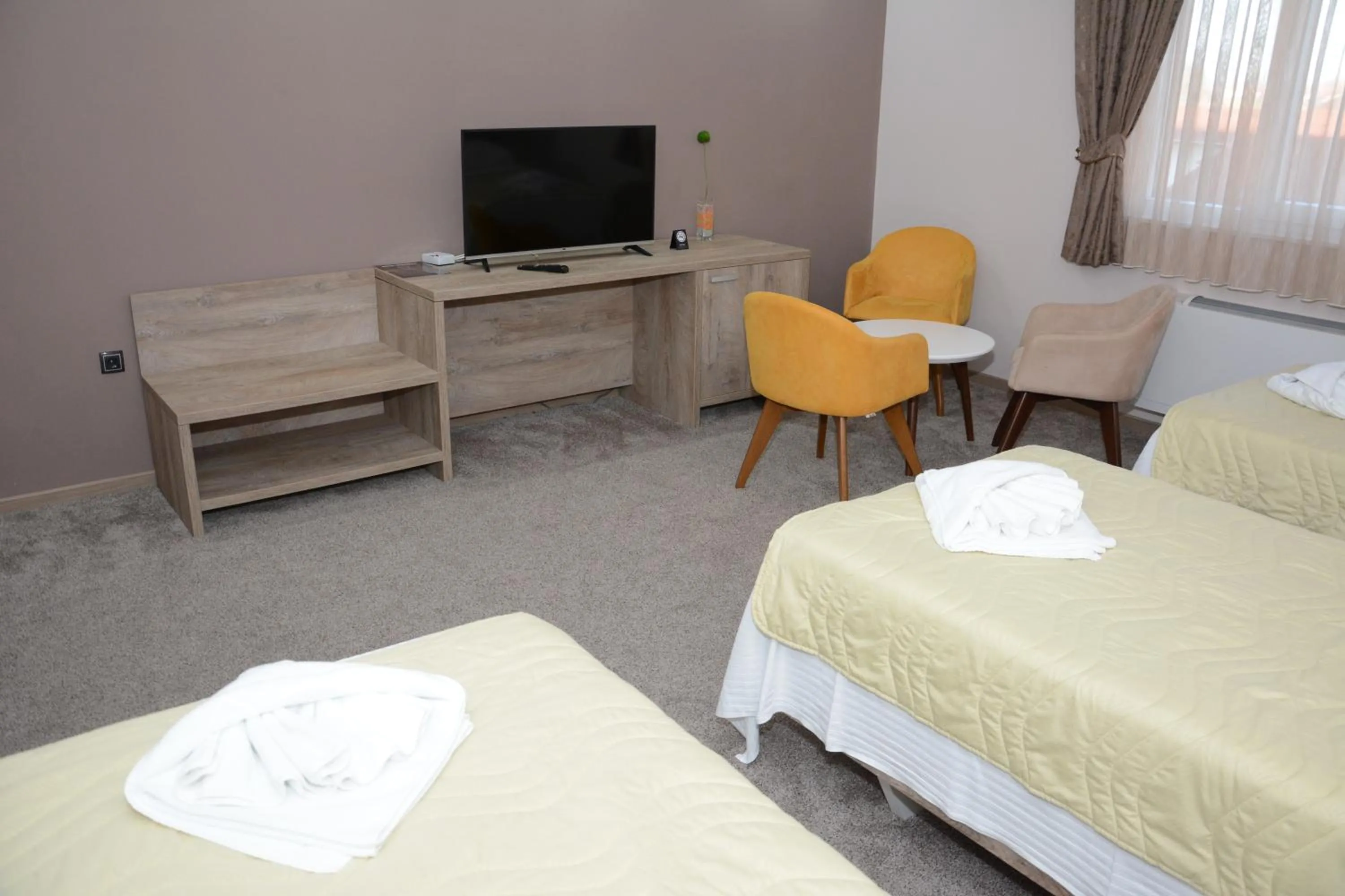 Seating area, Bed in Hotel Intergaj Bijeljina