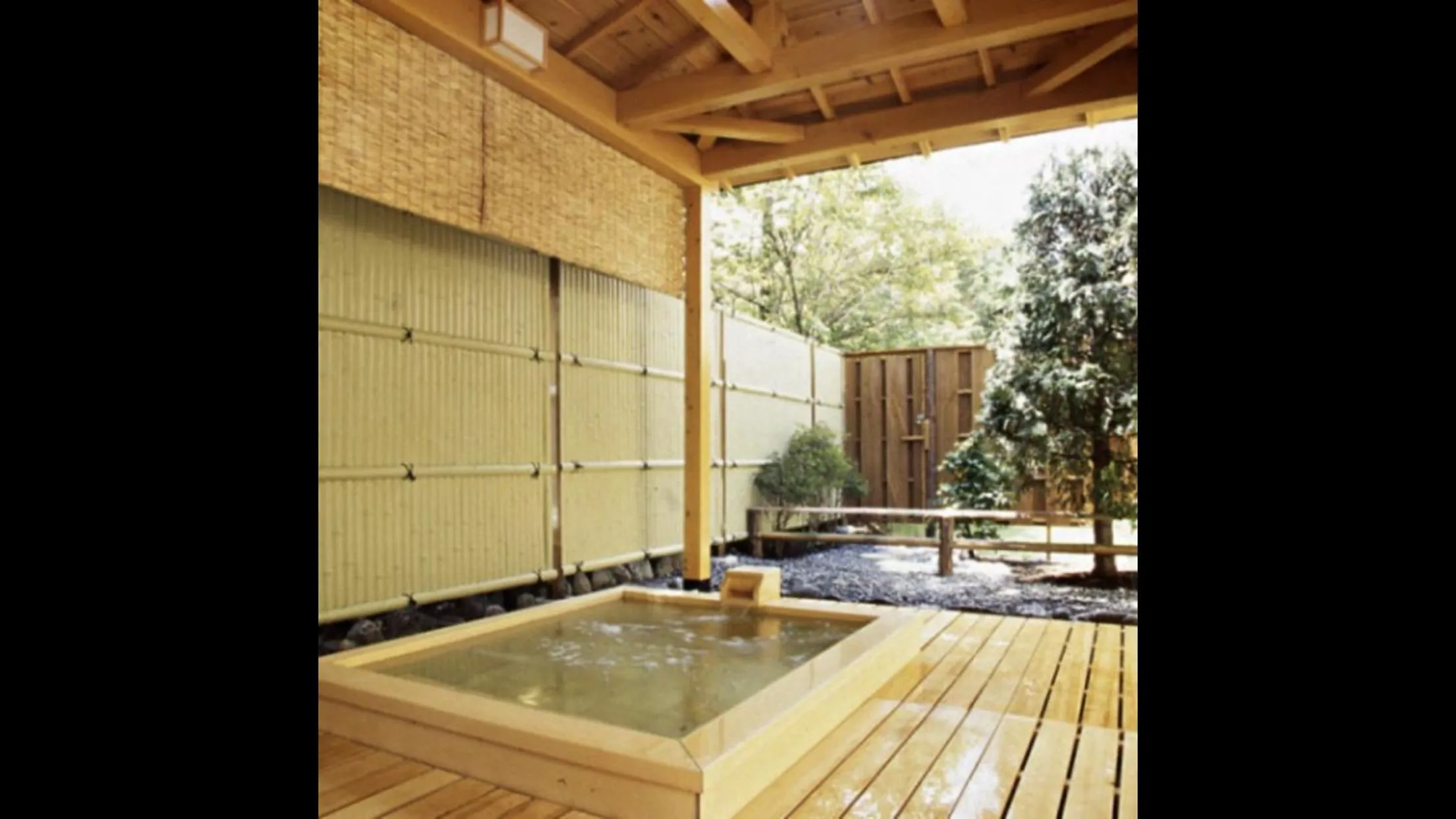 Open Air Bath in Shinkaifujishoen