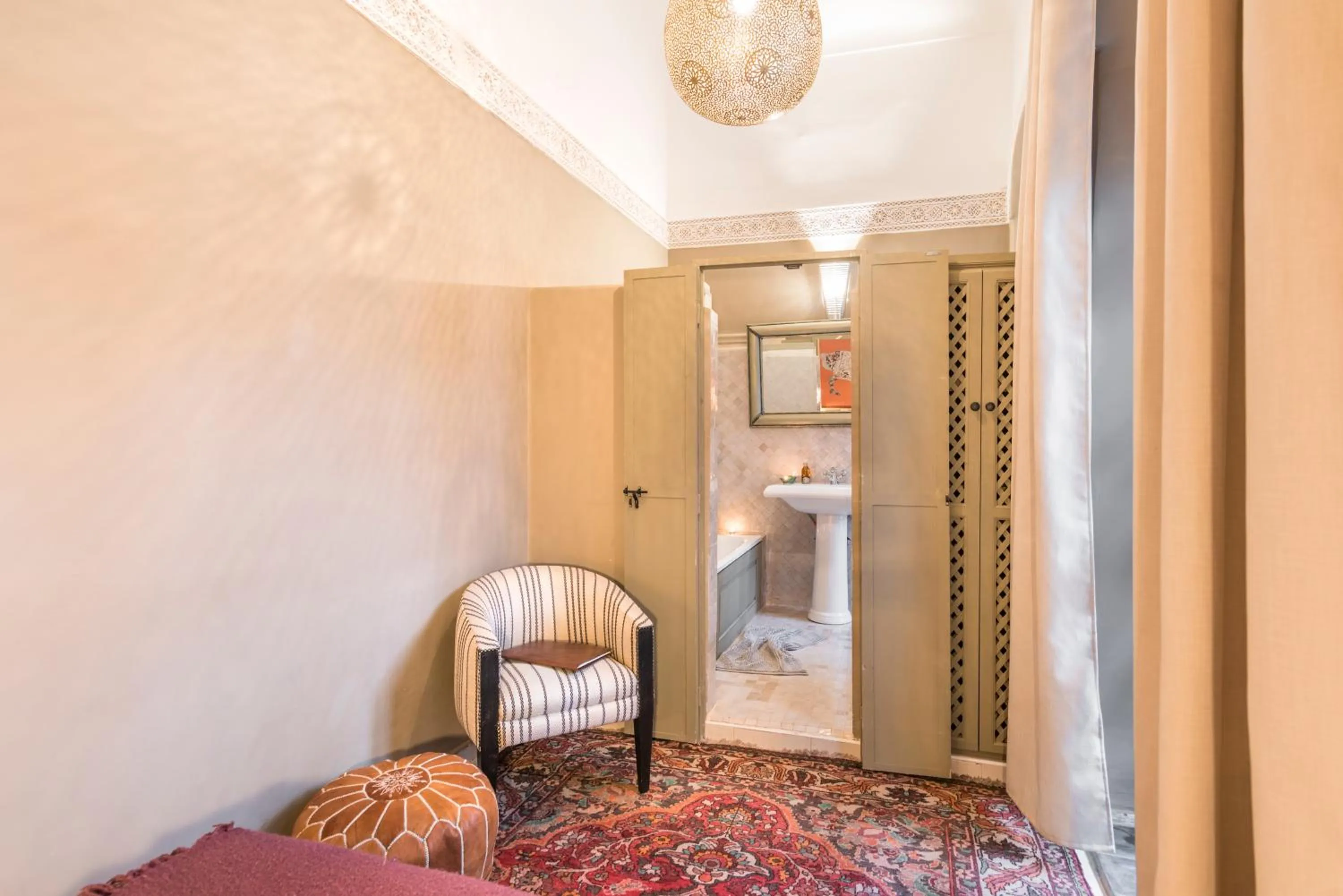 Photo of the whole room, Bed in Riad Hissan