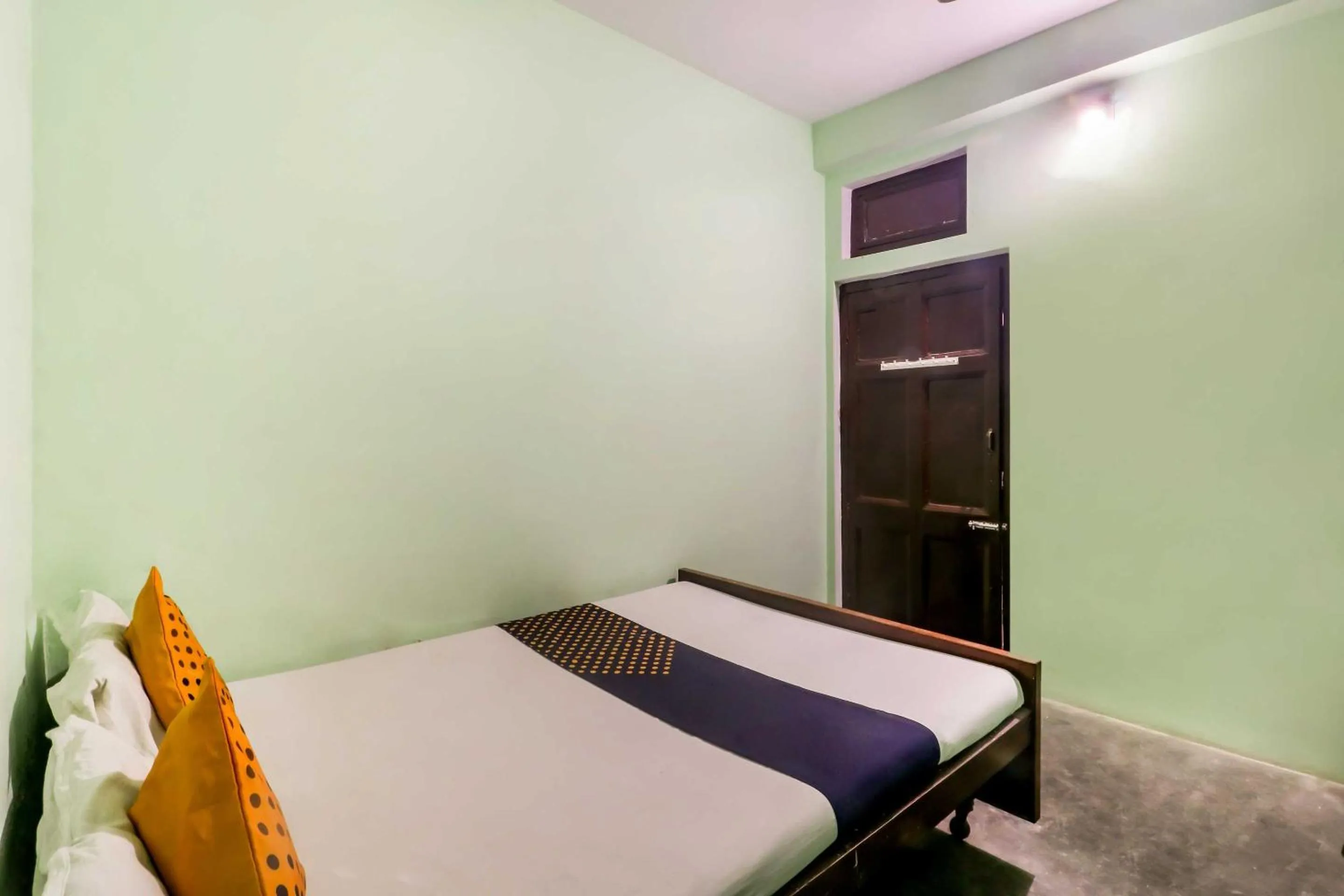 Bedroom, Bed in SPOT ON Mishra Guest House