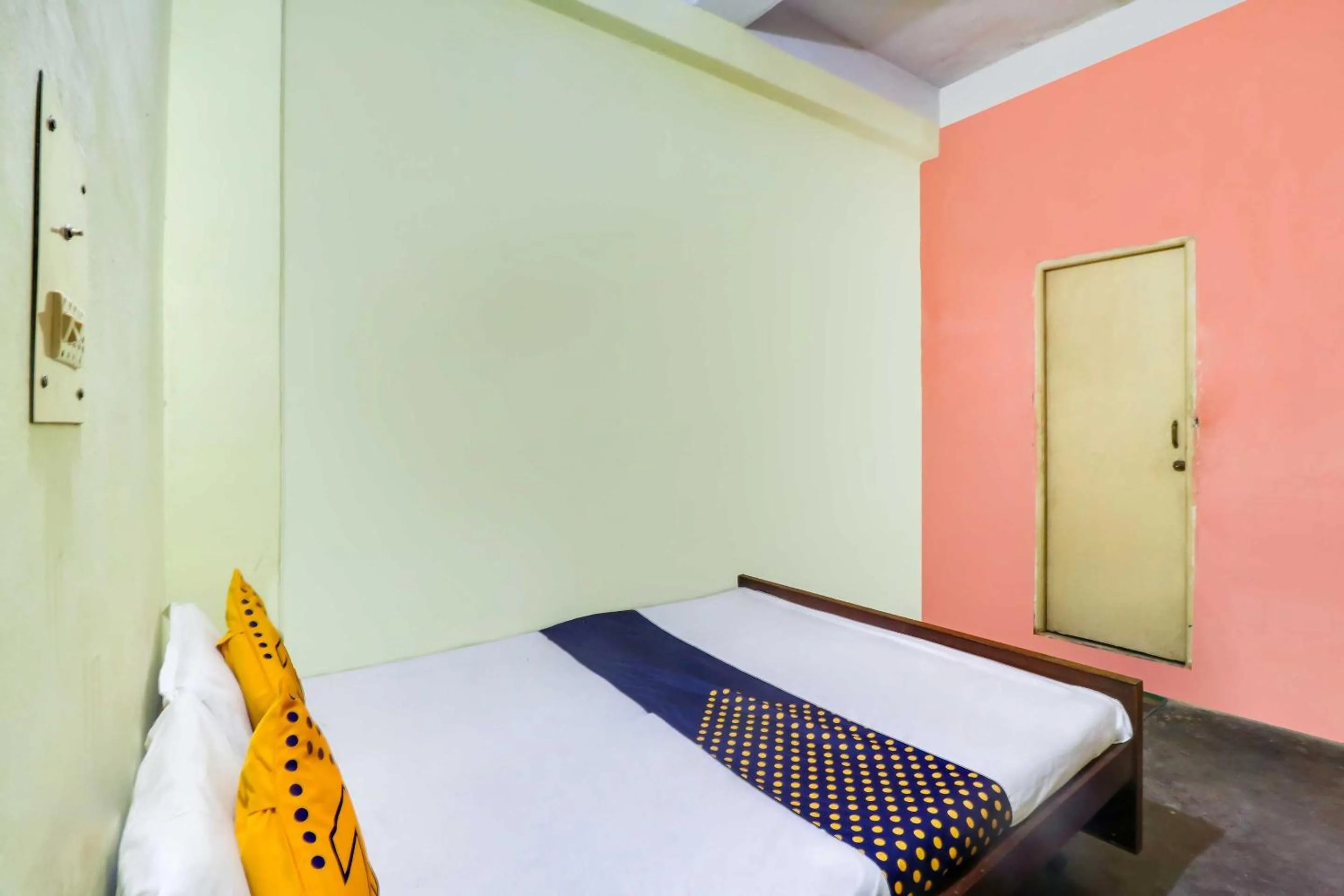 Bedroom, Bed in SPOT ON Mishra Guest House