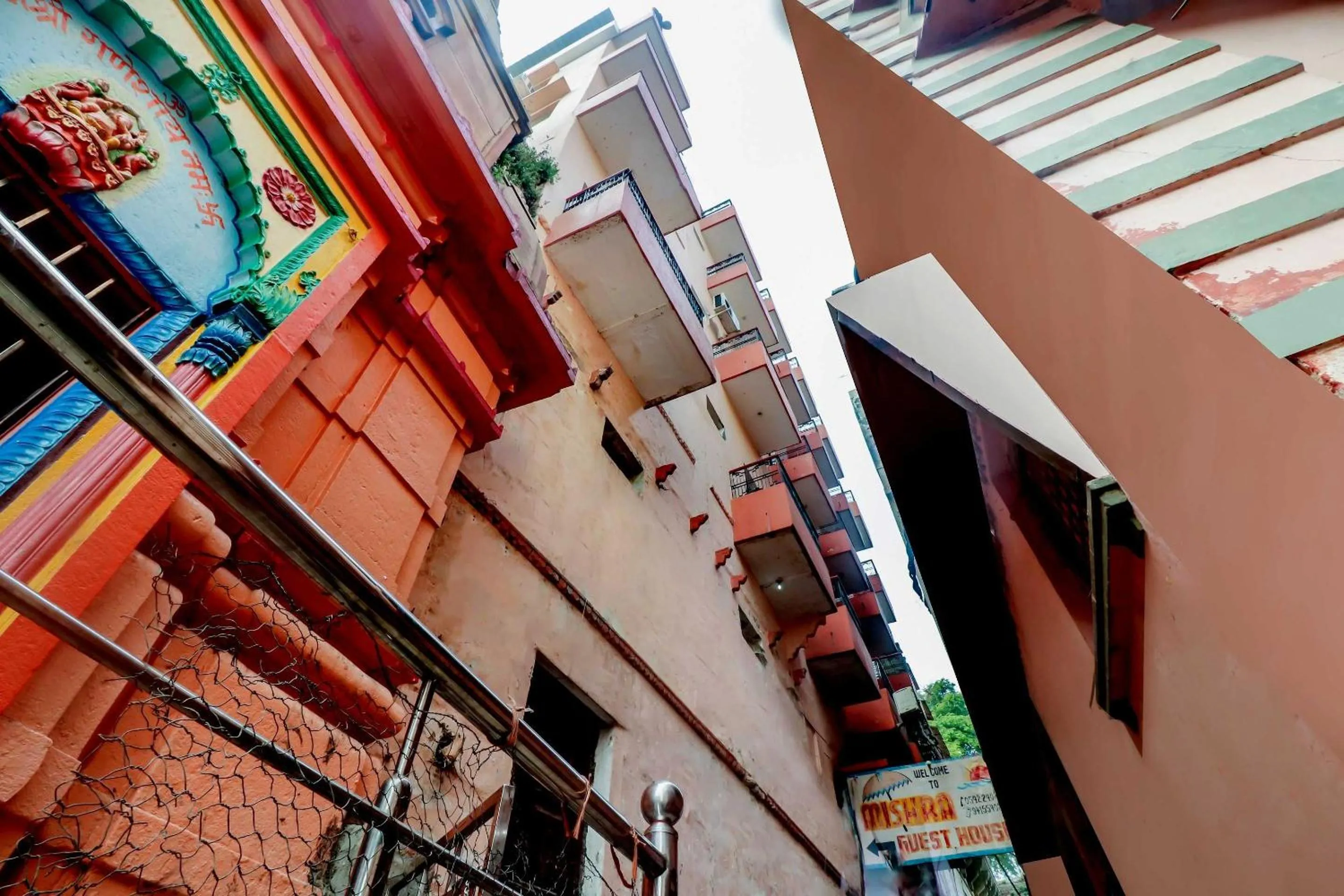 Facade/entrance in SPOT ON Mishra Guest House