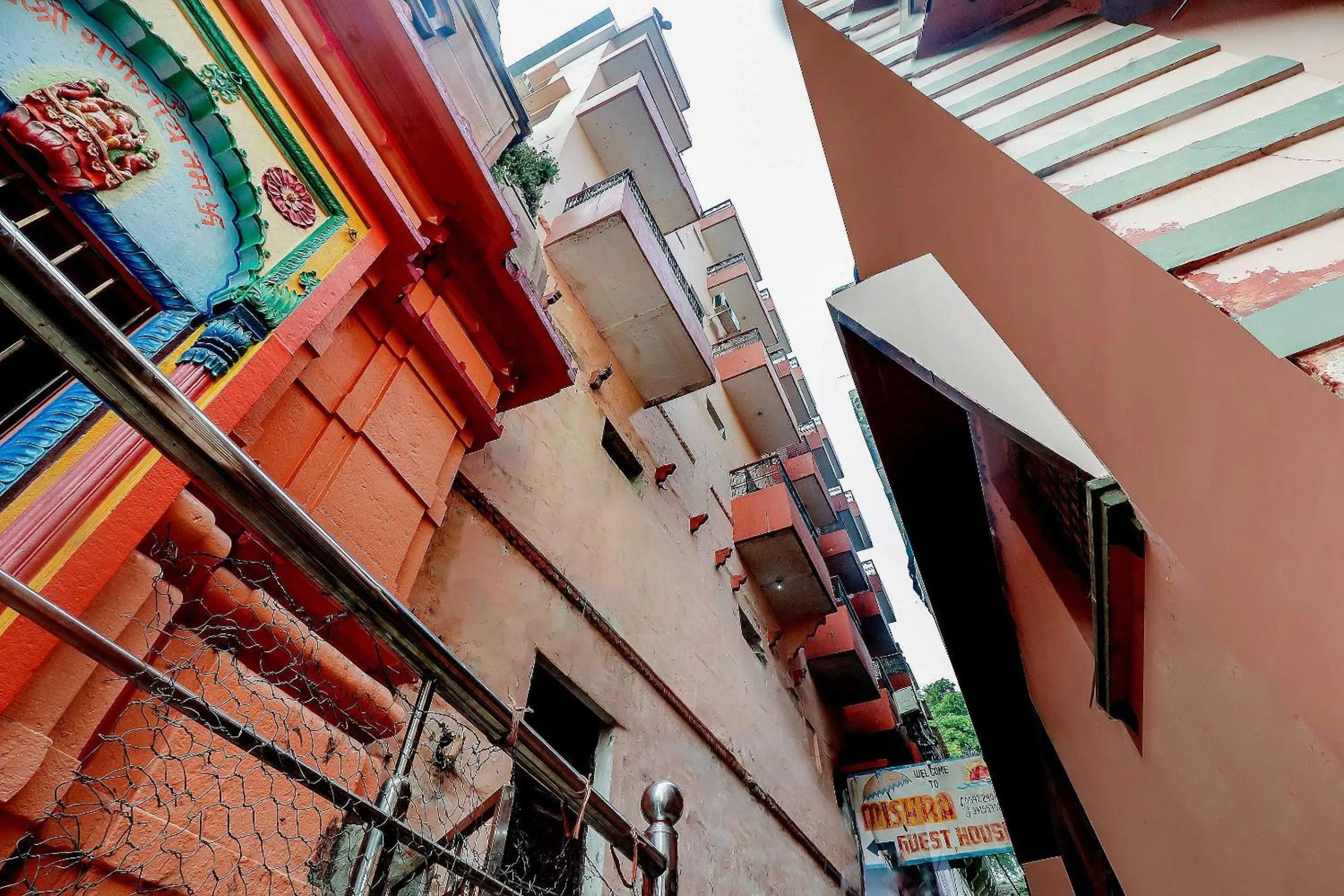 Facade/entrance in SPOT ON Mishra Guest House