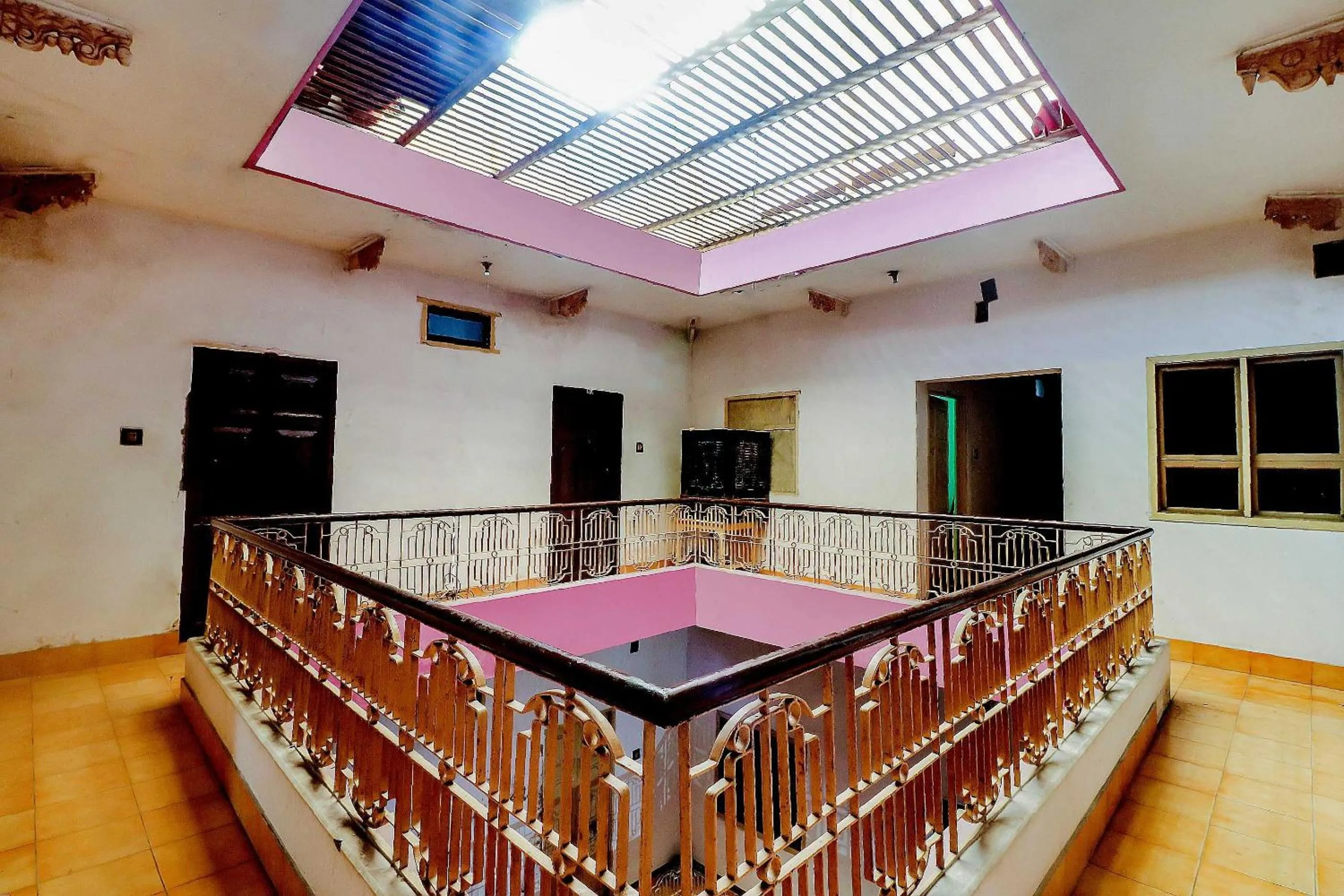 Facade/entrance in SPOT ON Mishra Guest House