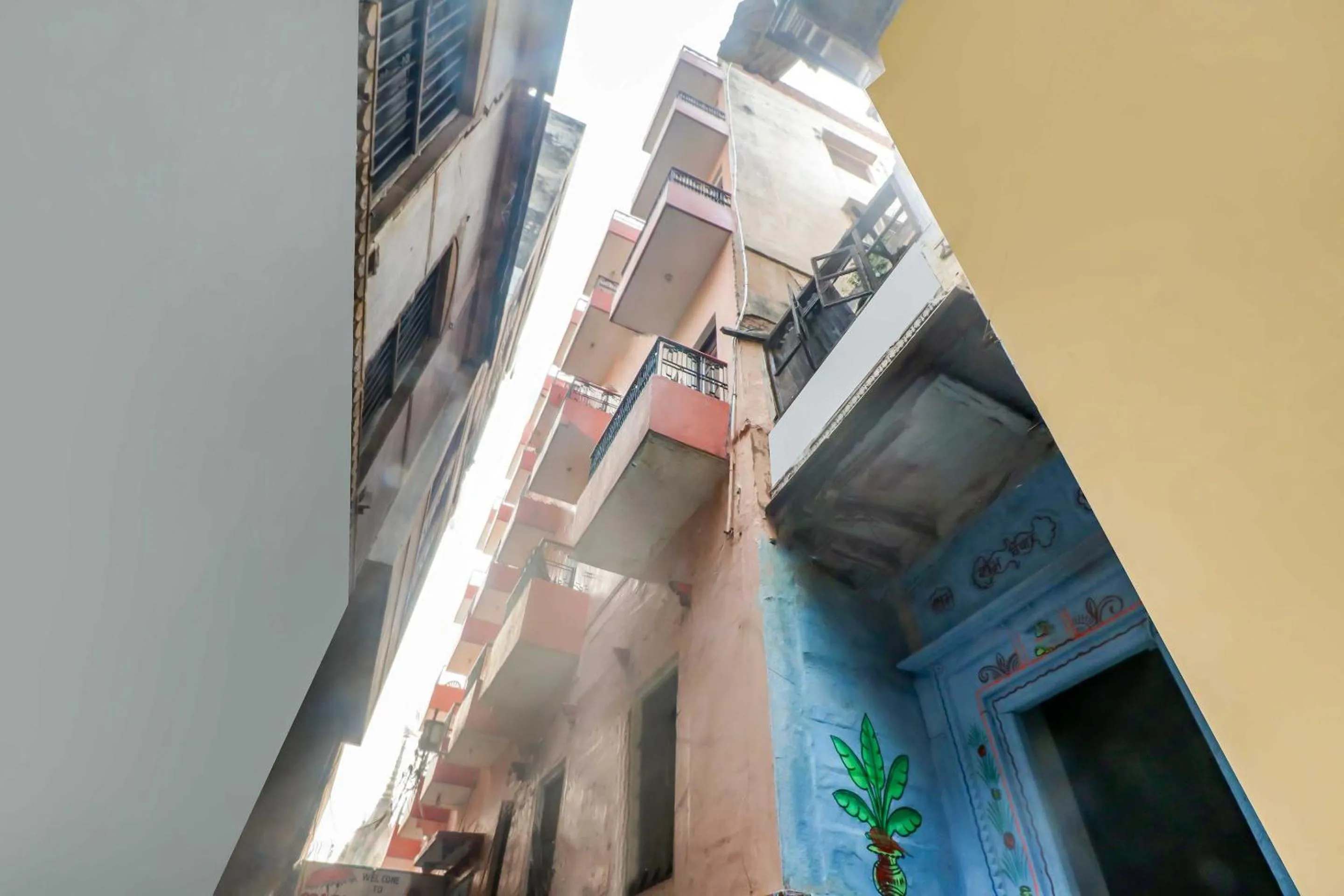 Facade/entrance in SPOT ON Mishra Guest House