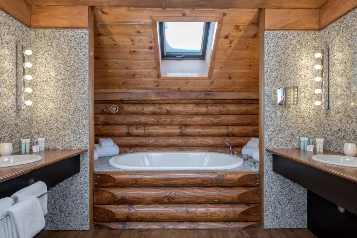 Superior King Room - single occupancy in Lodge Park Superior King Room - single occupancy in Lodge Park