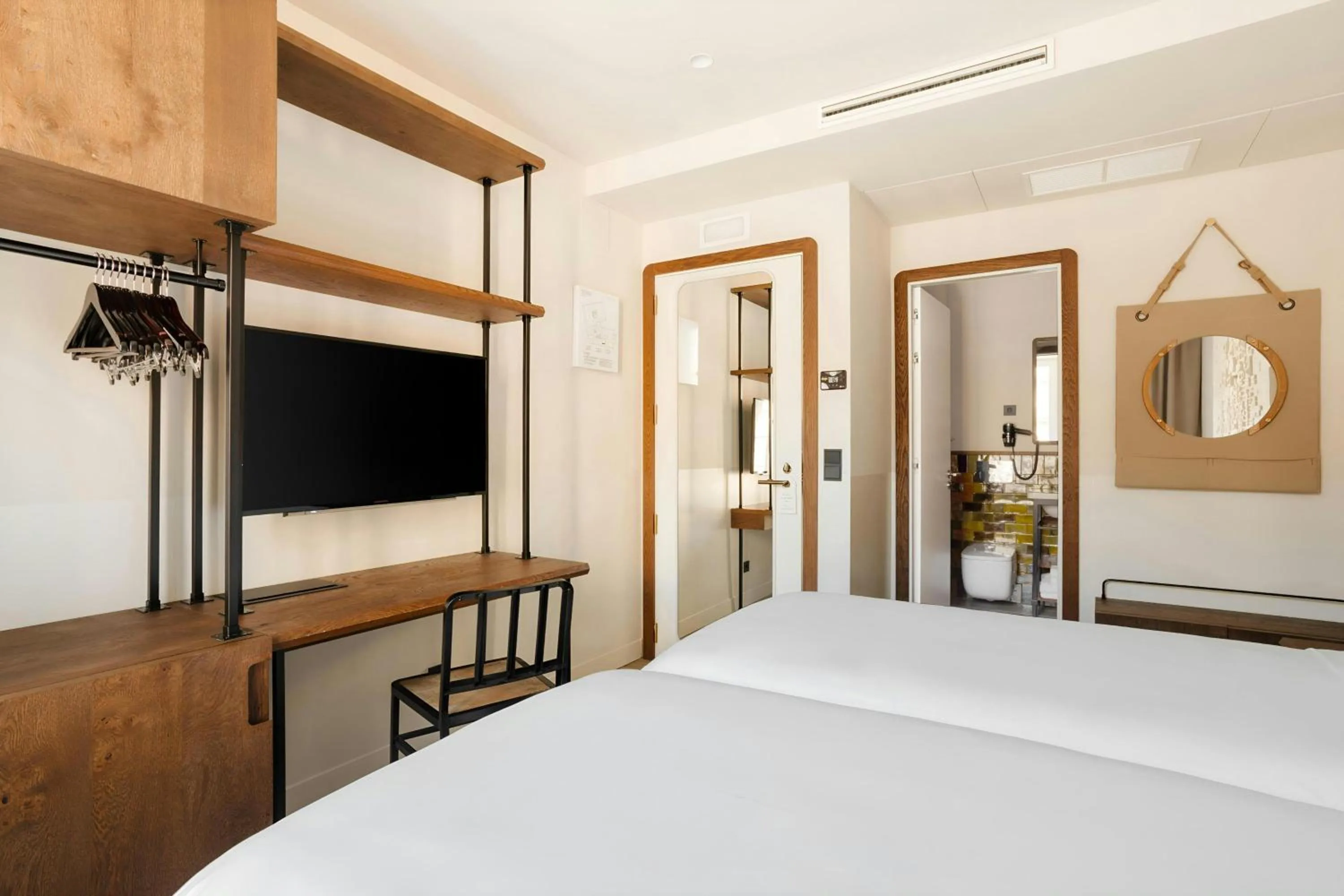 Bedroom, Bed in Casa Luz Hotel Plaça Universitat, Sonder by Marriott Bonvoy