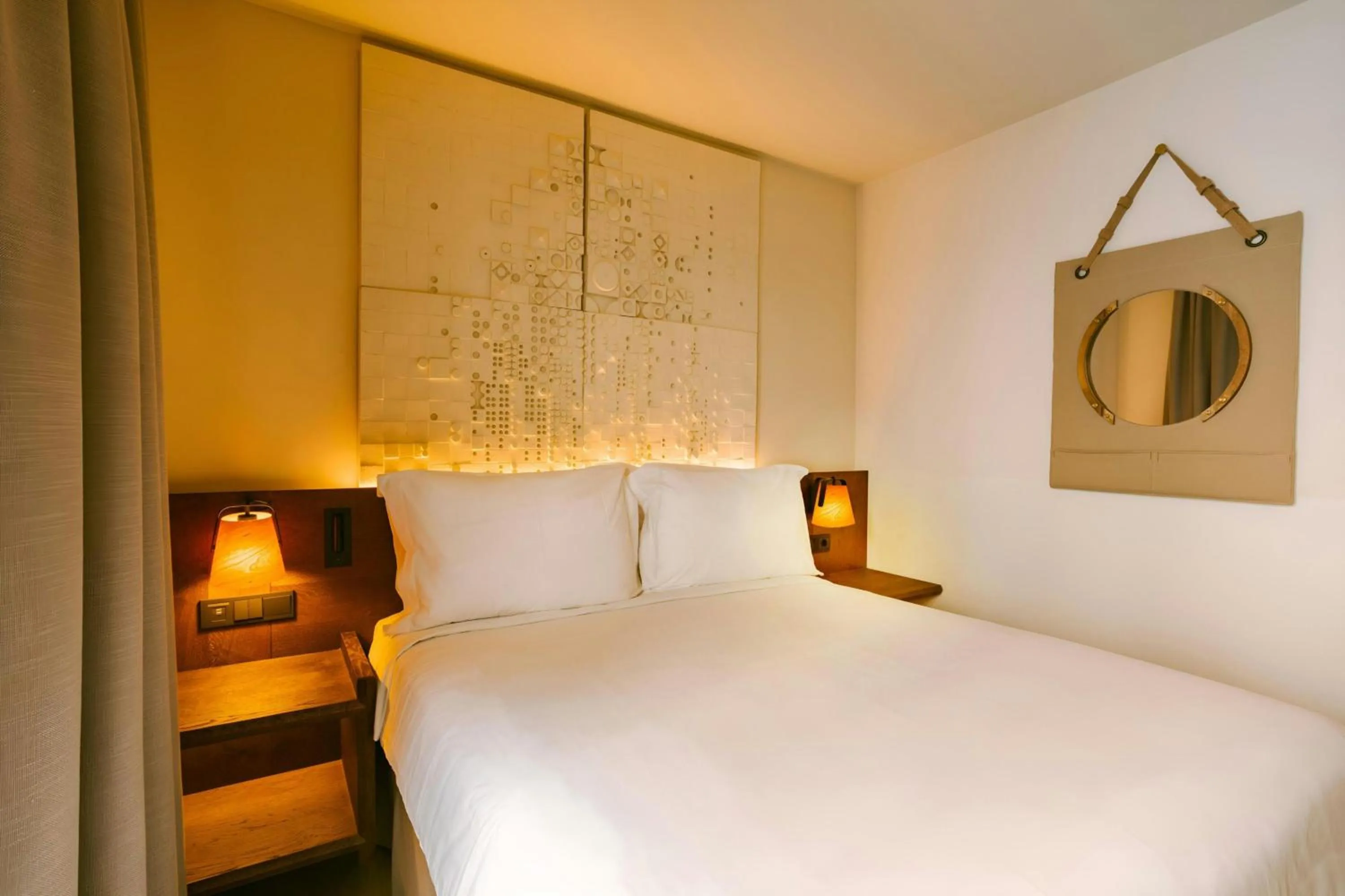 Bedroom, Bed in Casa Luz Hotel Plaça Universitat, Sonder by Marriott Bonvoy