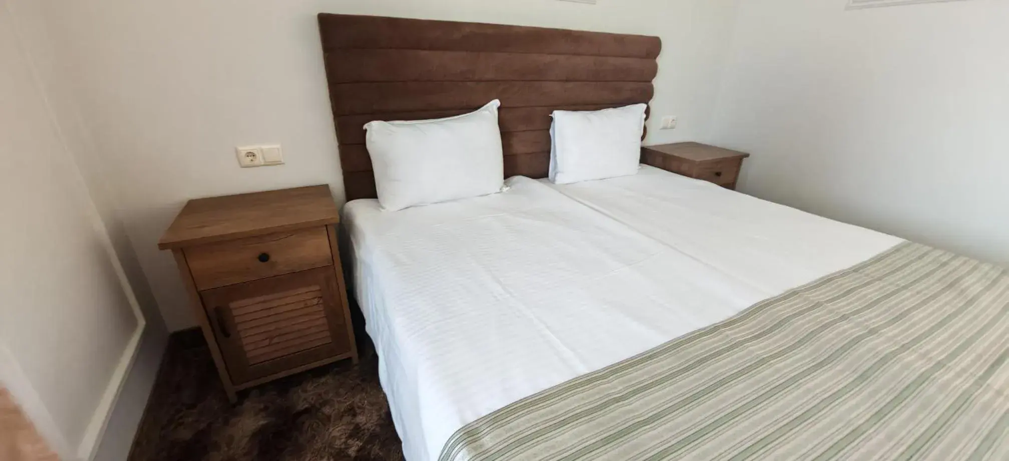 Deluxe Double or Twin Room - single occupancy in Villa Della Rosa Deluxe Double or Twin Room - single occupancy in Villa Della Rosa