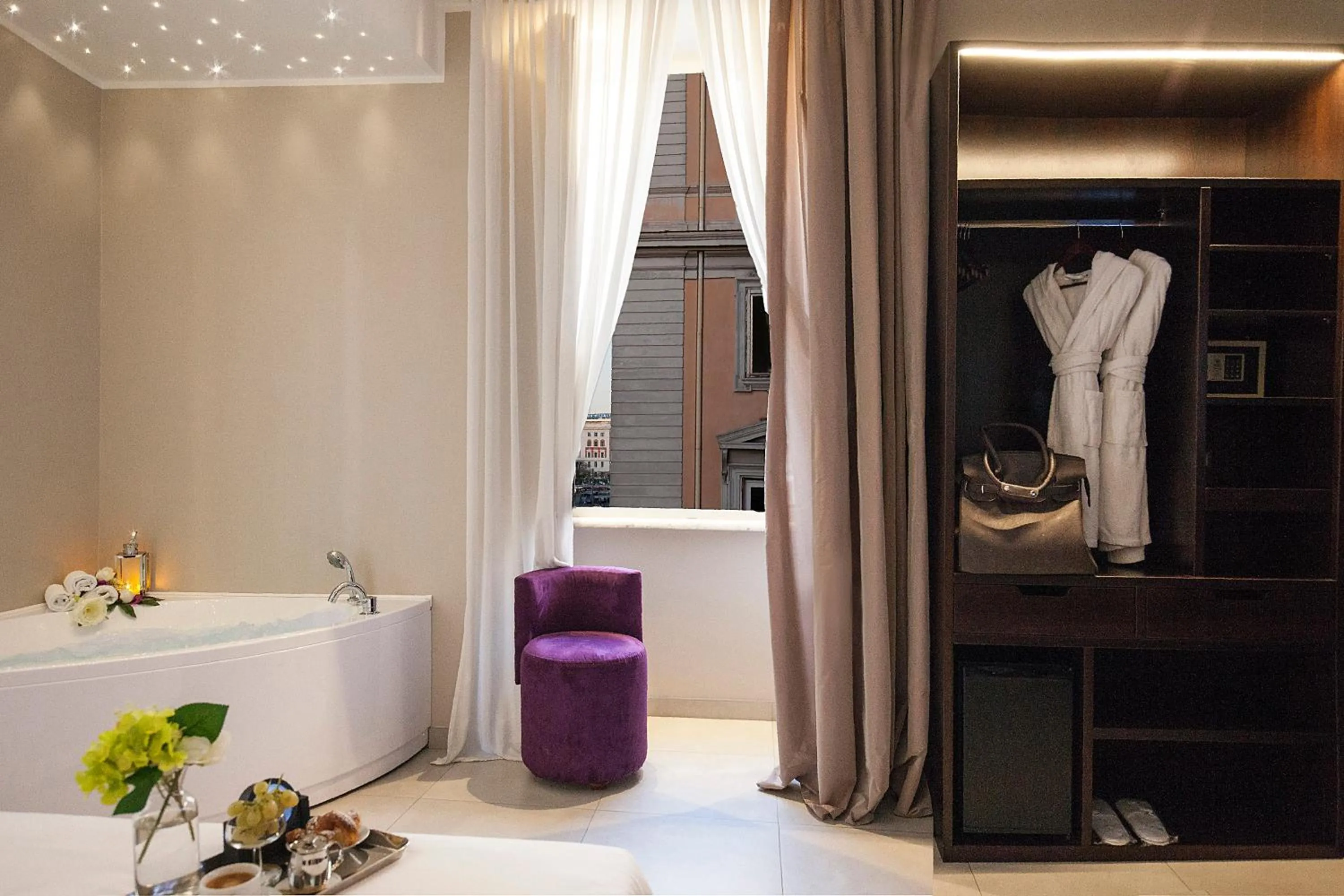 Hot Tub in Roman Holidays Boutique