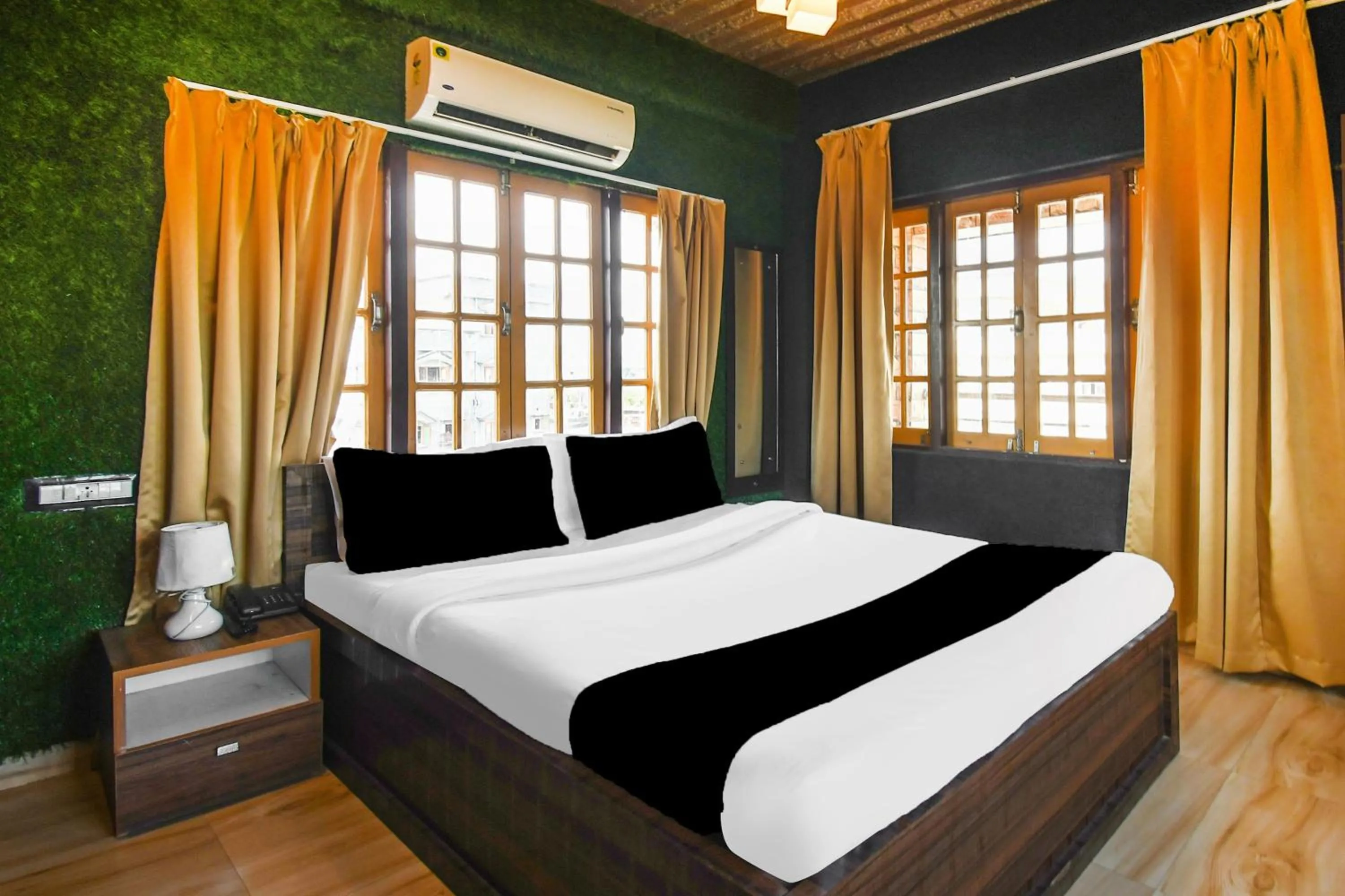 Bedroom, Bed in Super Hotel O Champasari Siliguri formerly Four Fox Suits