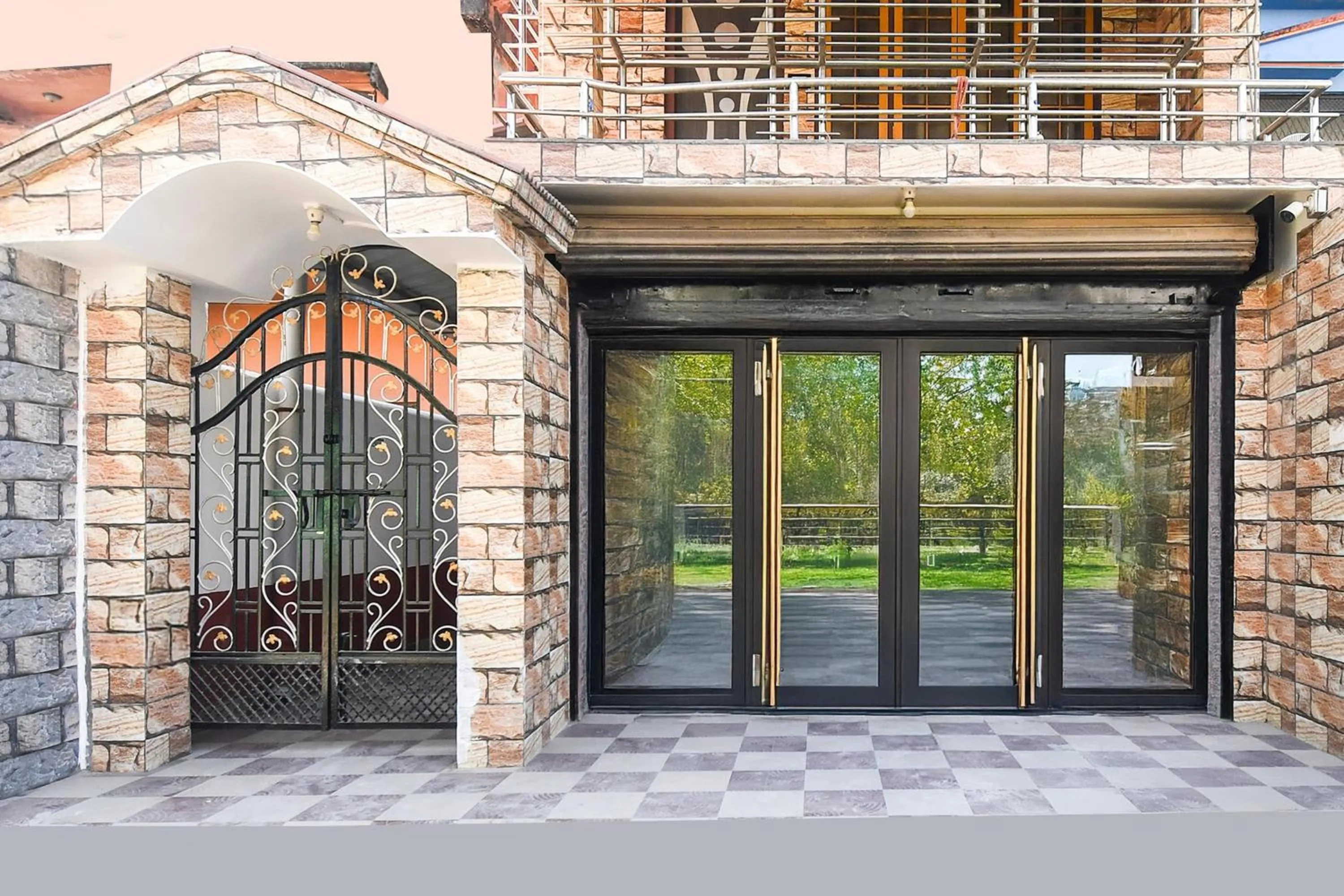 Facade/entrance in Super Hotel O Champasari Siliguri formerly Four Fox Suits