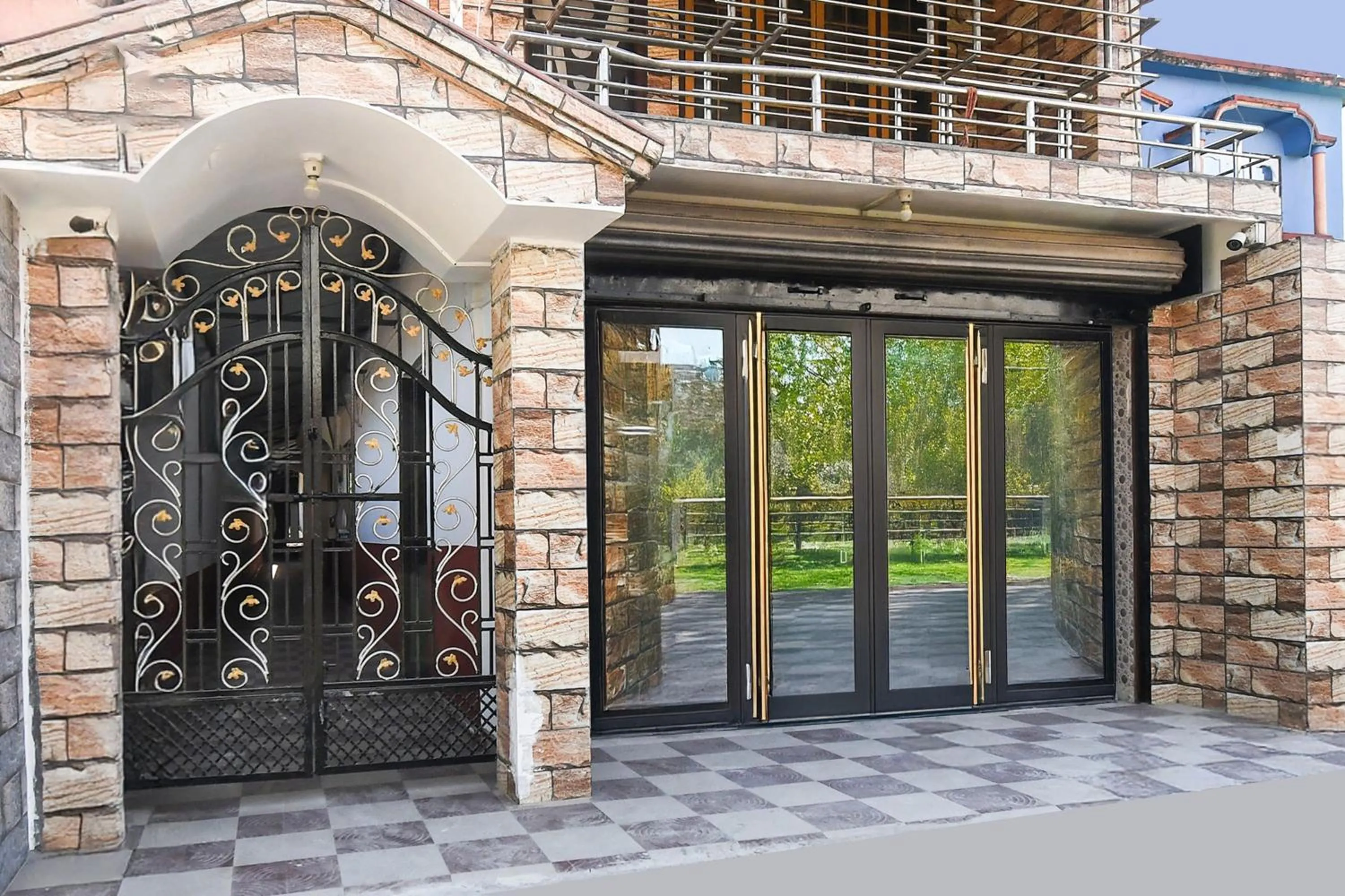 Facade/entrance in Super Hotel O Champasari Siliguri formerly Four Fox Suits