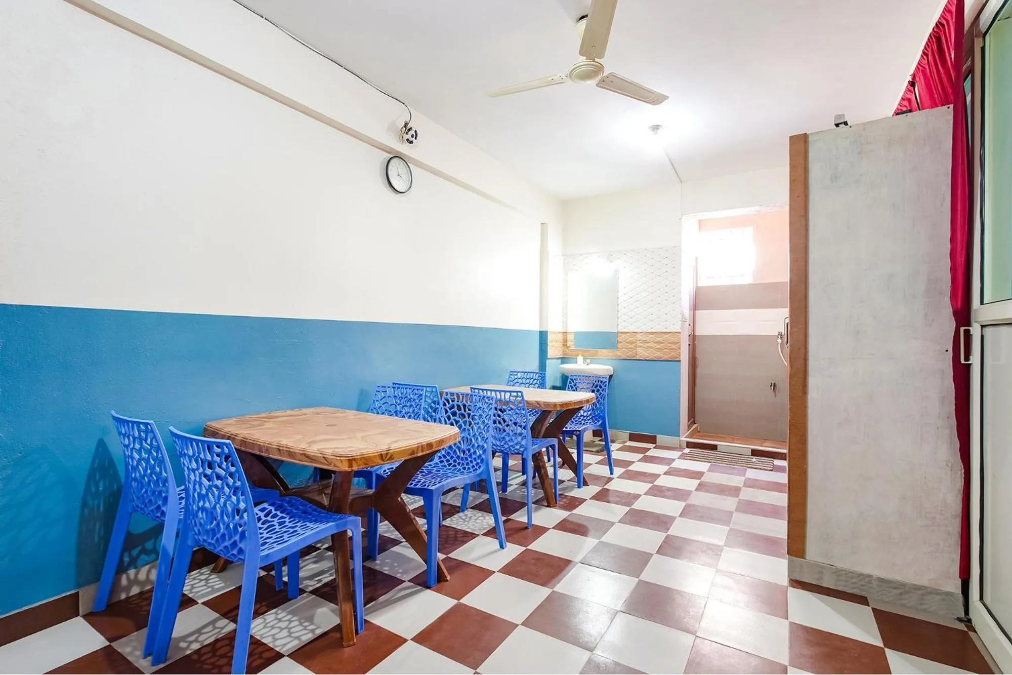 Restaurant/places to eat in FabHotel Manyu Inn