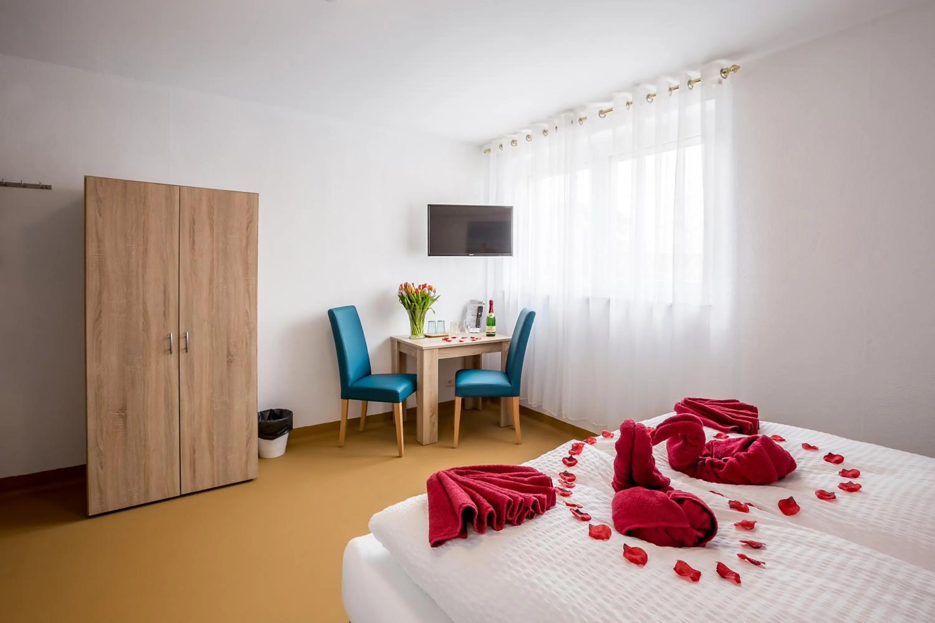 Photo of the whole room, Bed in Hotel Ludwig