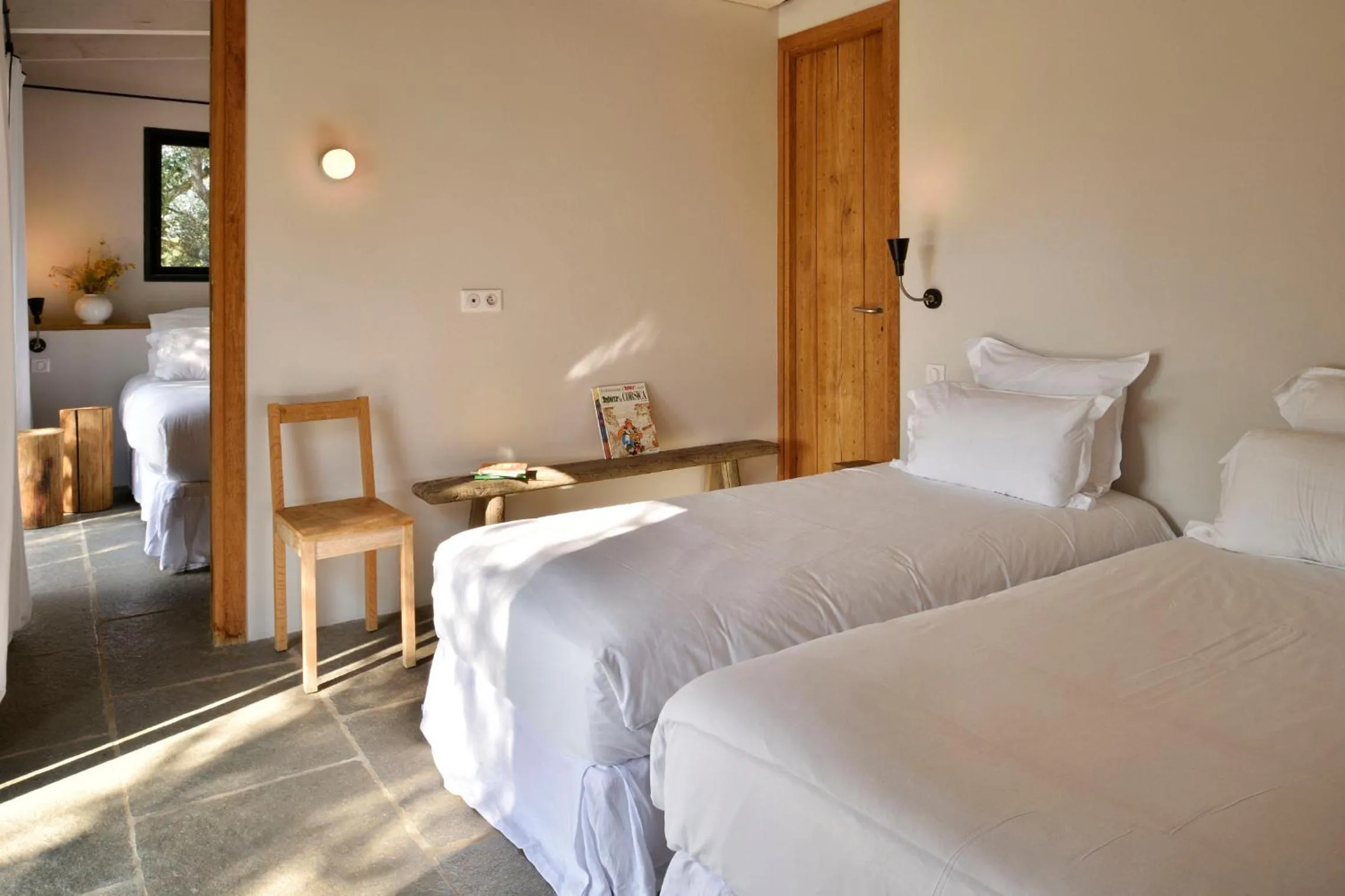 Photo of the whole room, Bed in Domaine de Peretti della Rocca