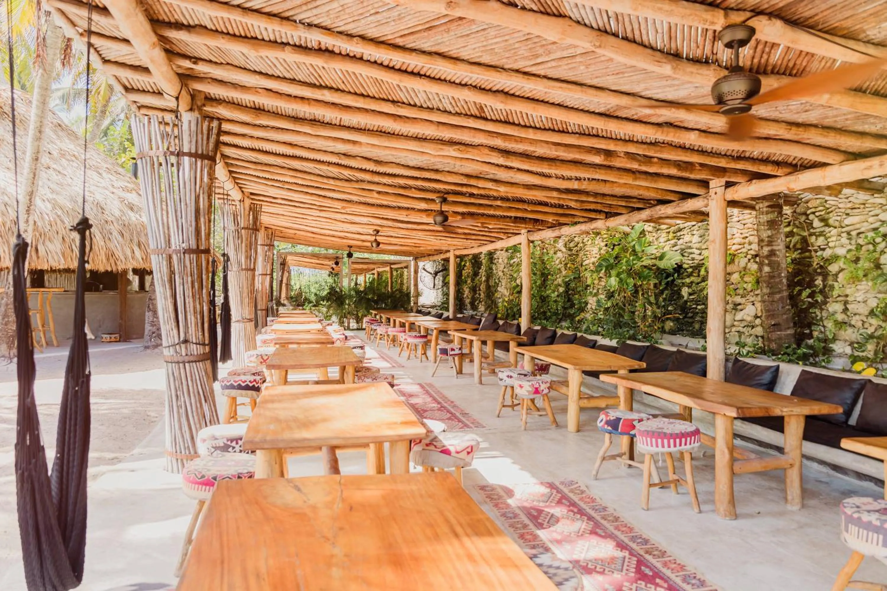 Restaurant/places to eat in Éteka Slow Beach Hotel Adults Only