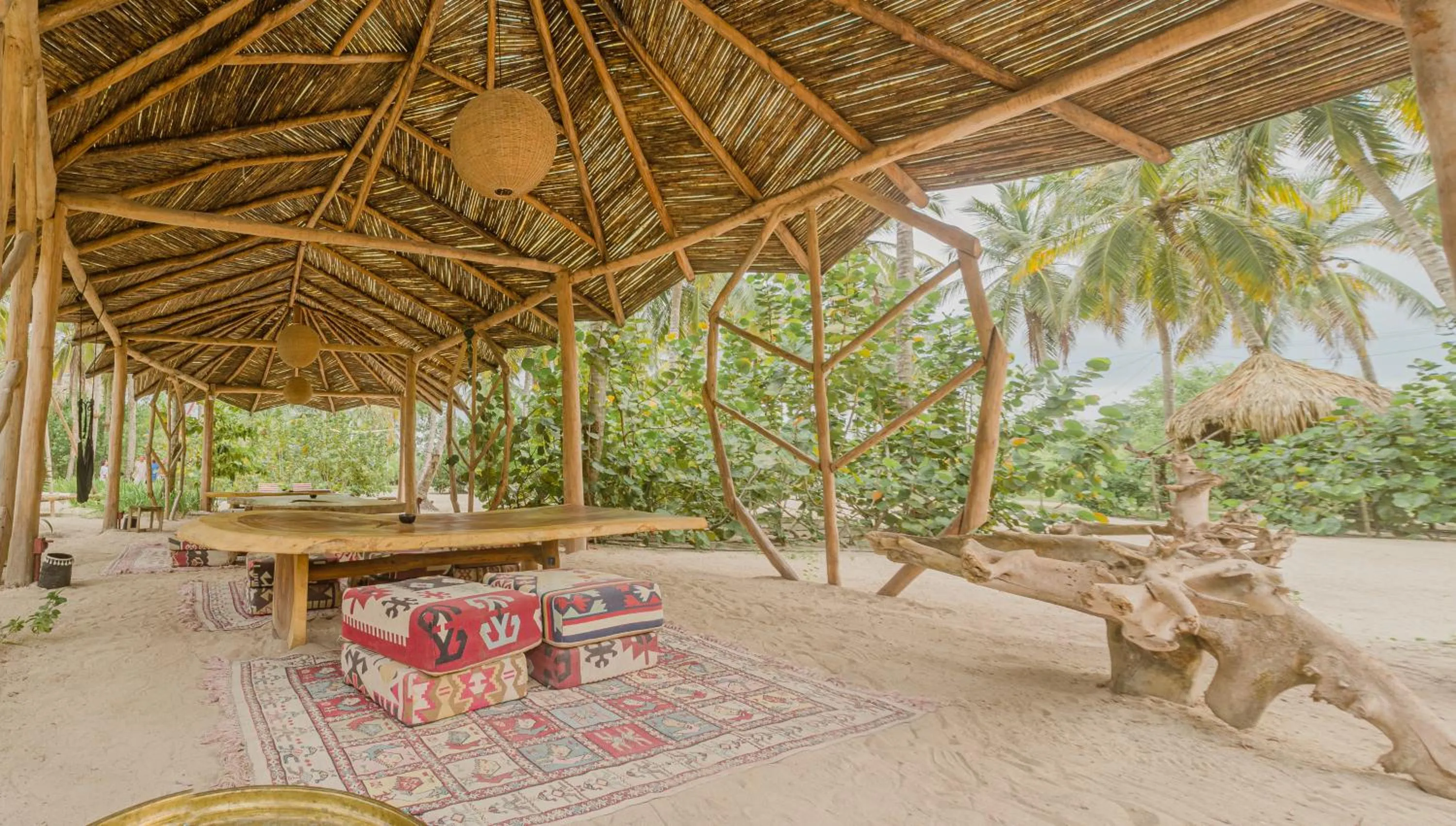 Restaurant/places to eat in Éteka Slow Beach Hotel Adults Only