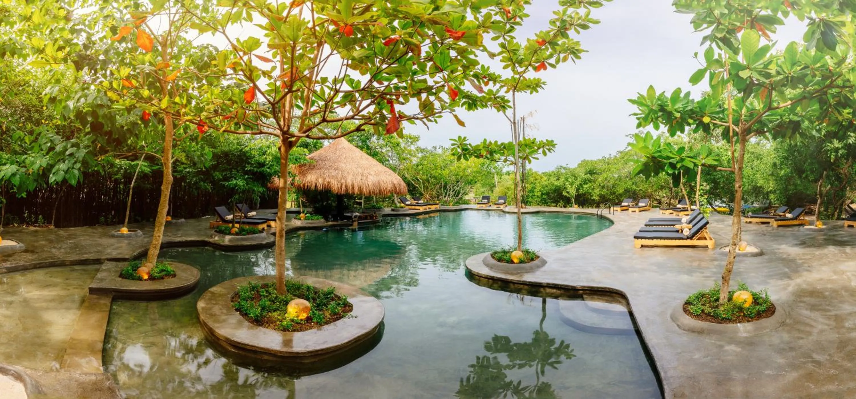 Pool view in Éteka Slow Beach Hotel Adults Only
