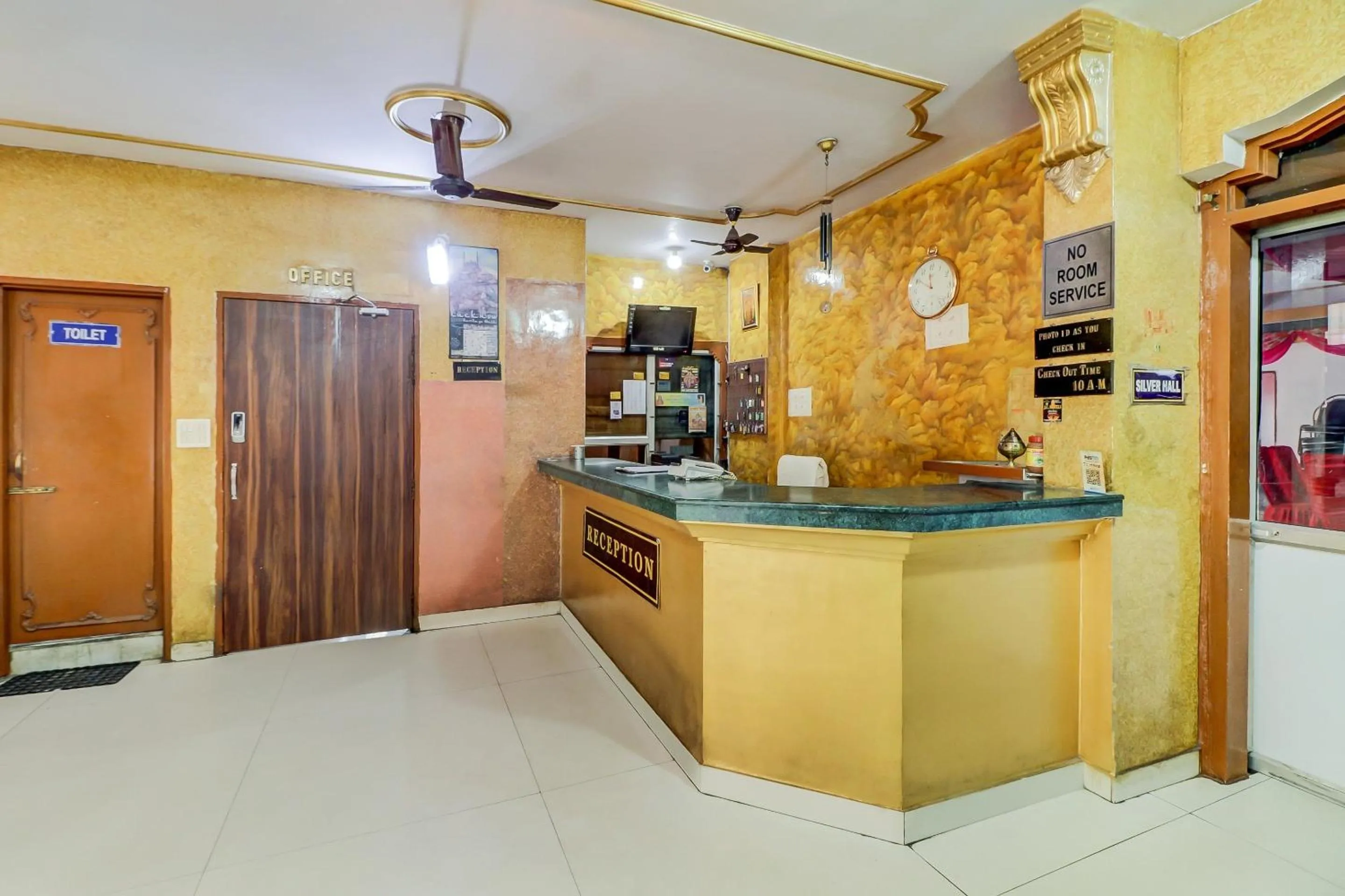 Lobby or reception in J C Guest House