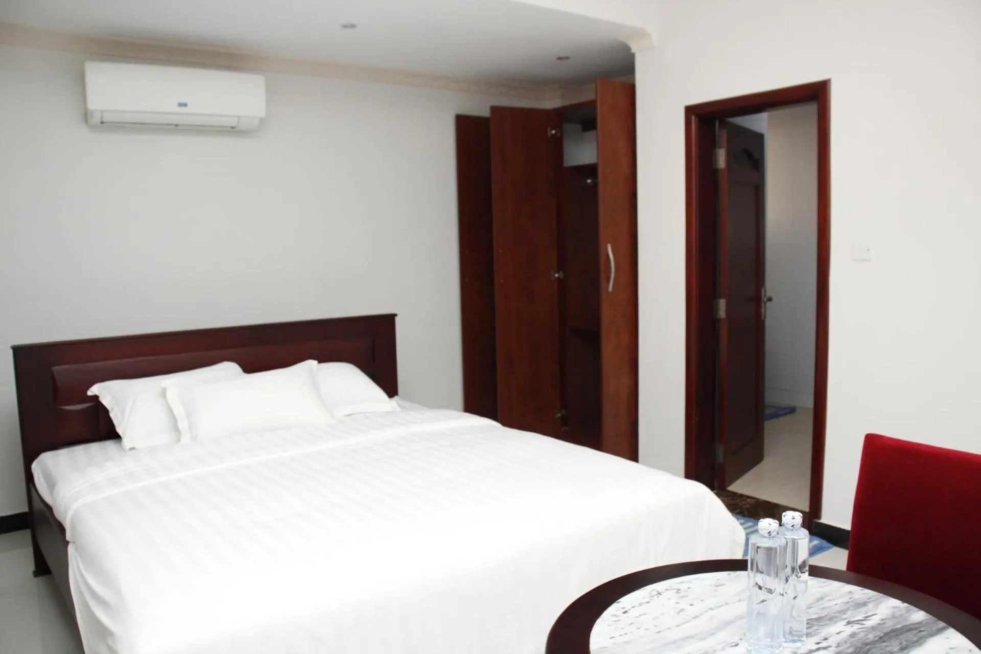 Bed in Kenlon Hotel Kampala