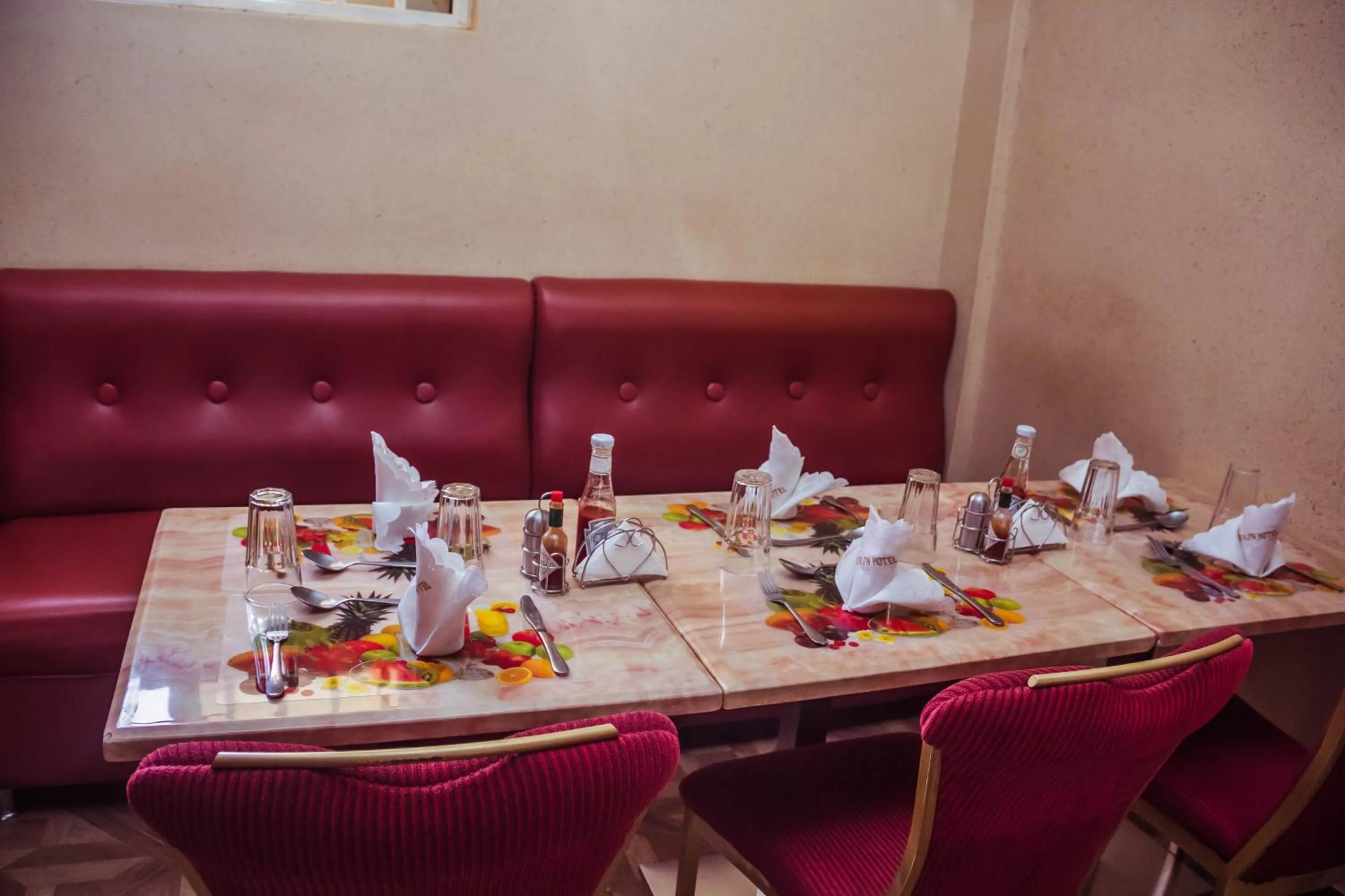 Restaurant/places to eat in Kenlon Hotel Kampala