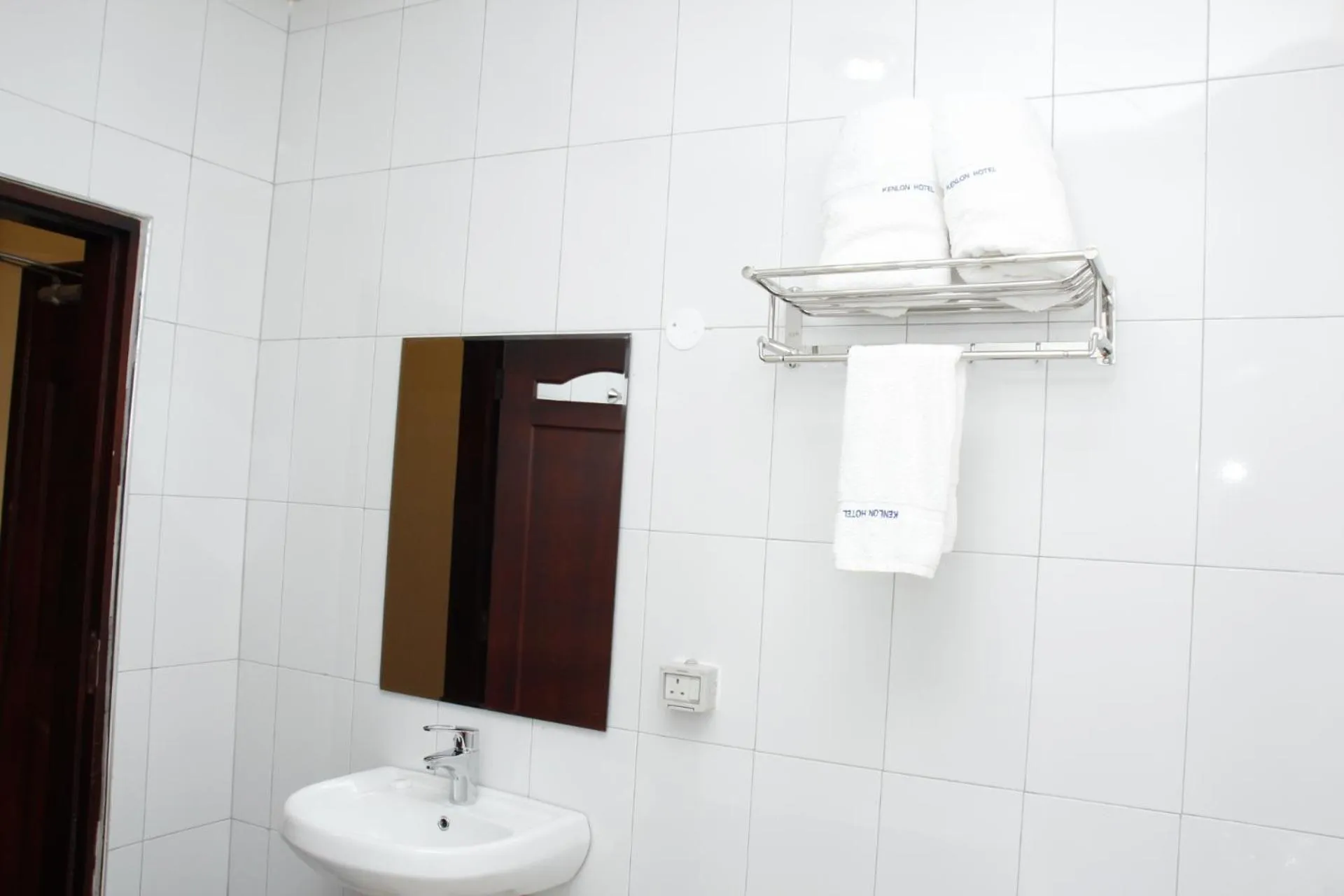 Bathroom in Kenlon Hotel Kampala
