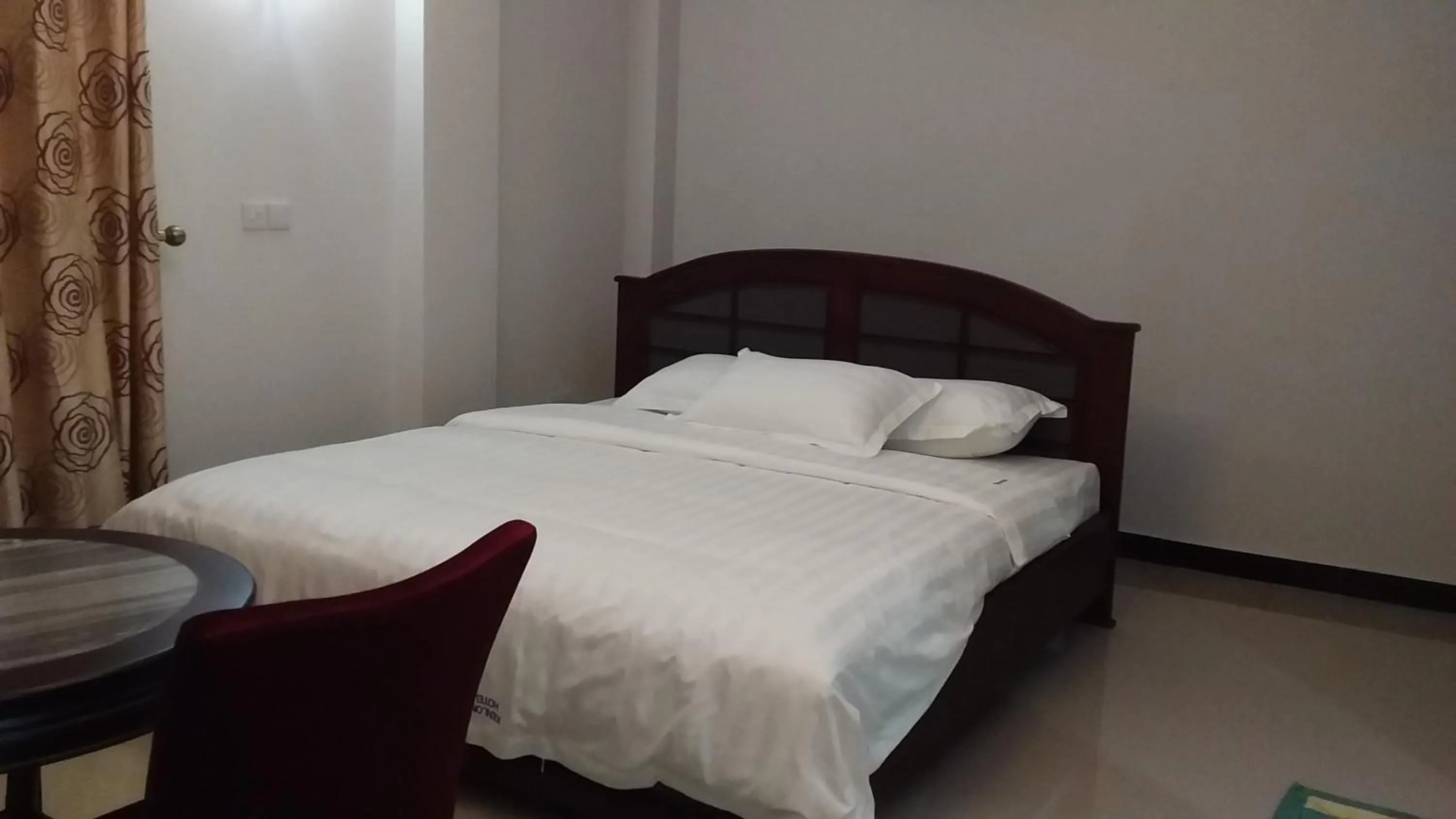 Bed in Kenlon Hotel Kampala