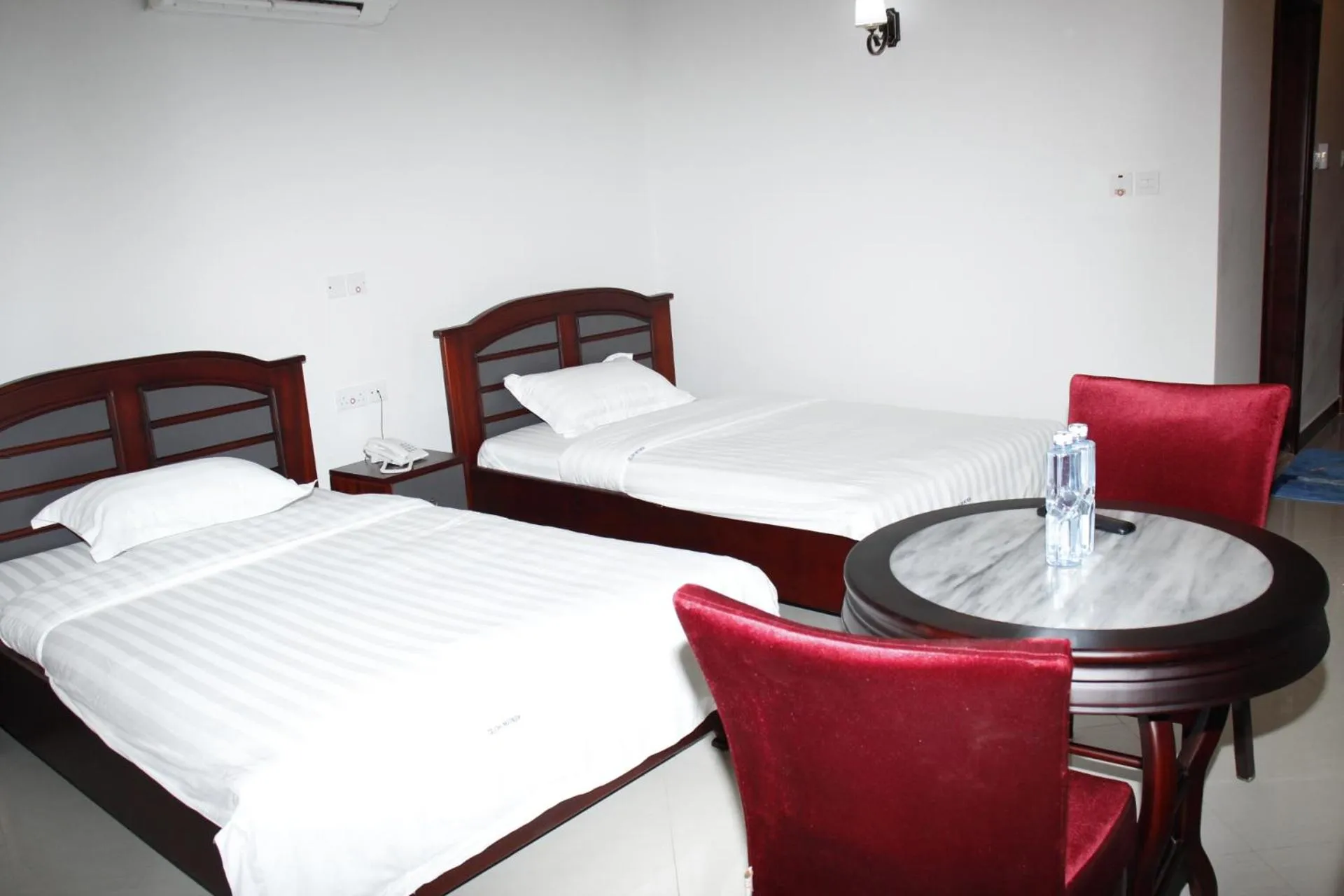 Bed in Kenlon Hotel Kampala