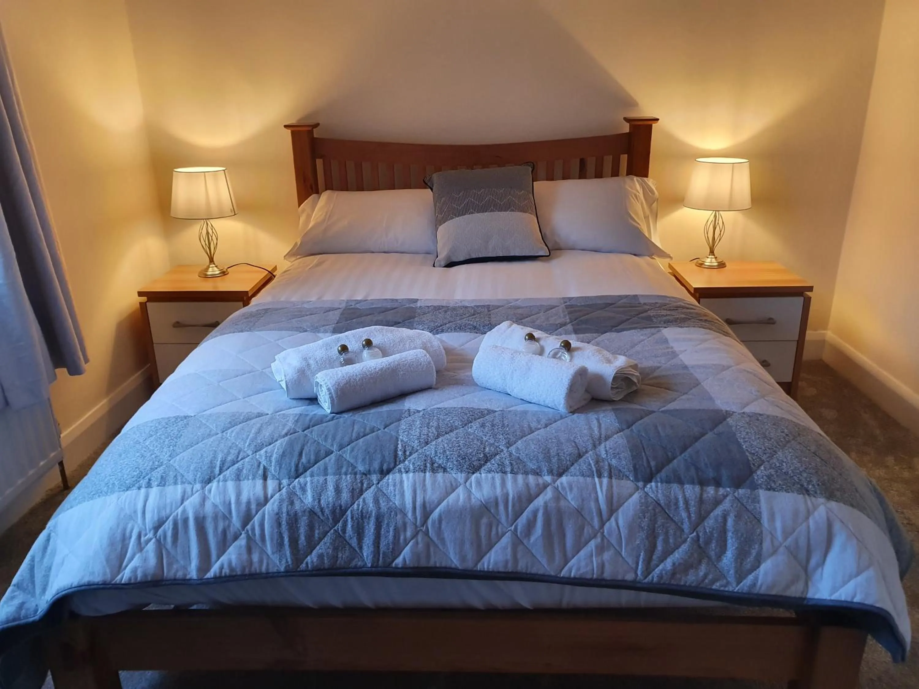 Bedroom, Bed in The Bowers Bar & Restaurant