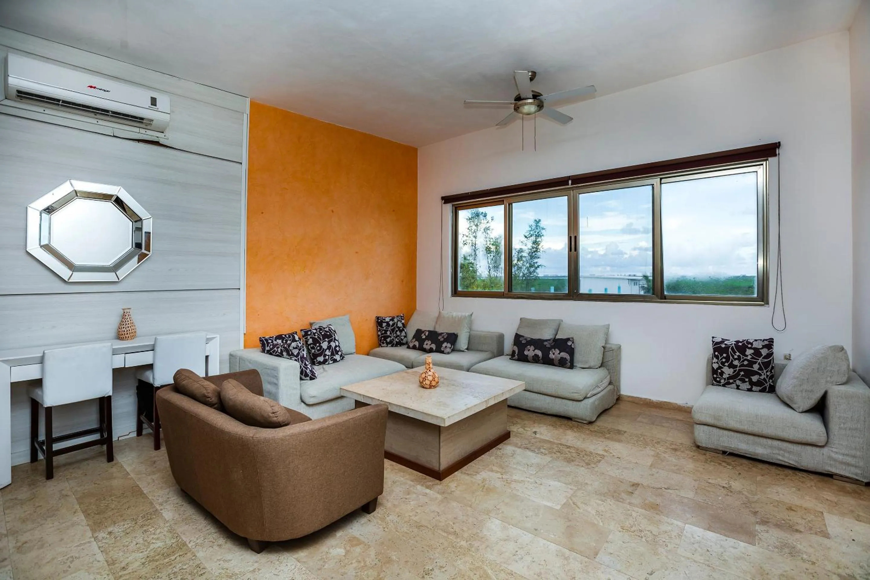 Bedroom in Capital O Cancun International Airport 24 7