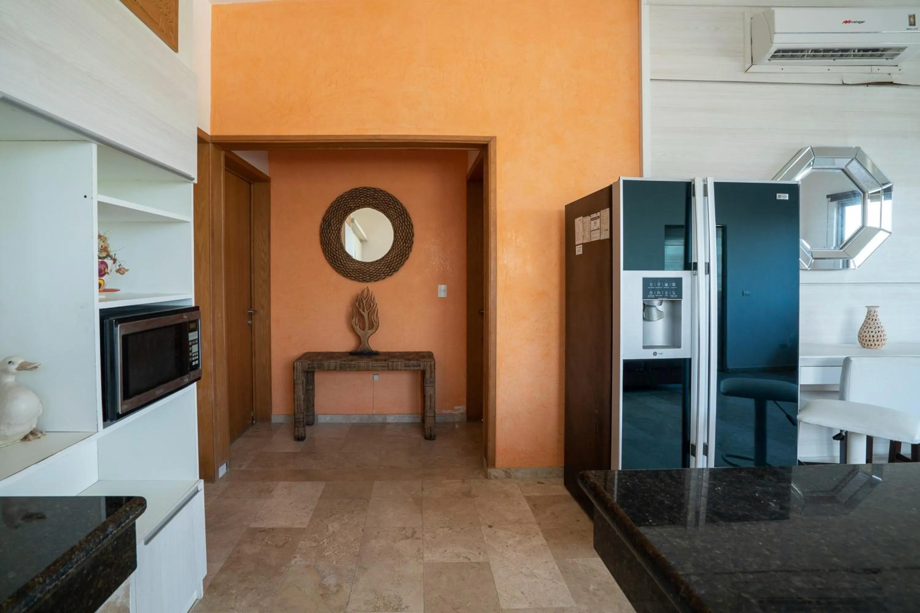 Area and facilities in Capital O Cancun International Airport 24 7