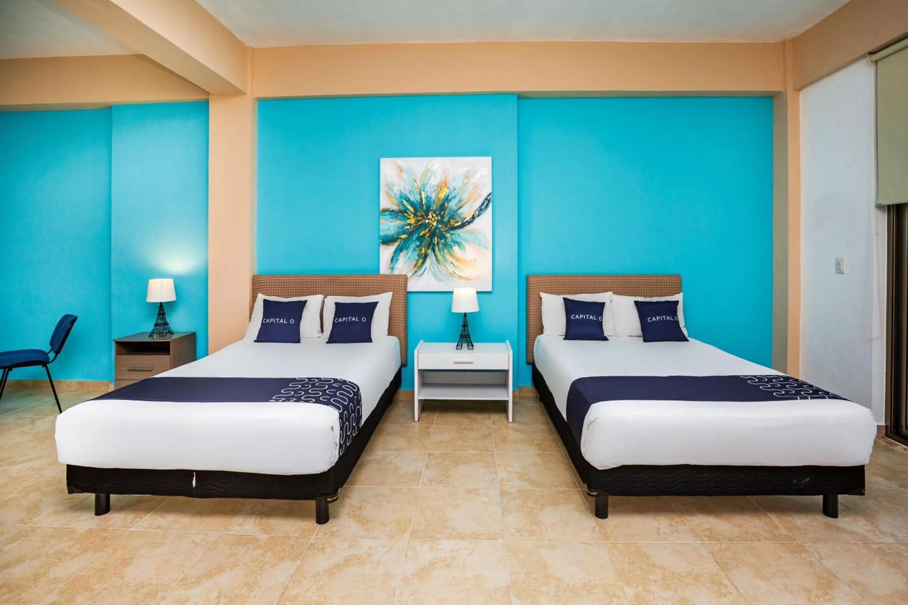 Bedroom, Bed in Capital O Cancun International Airport 24 7