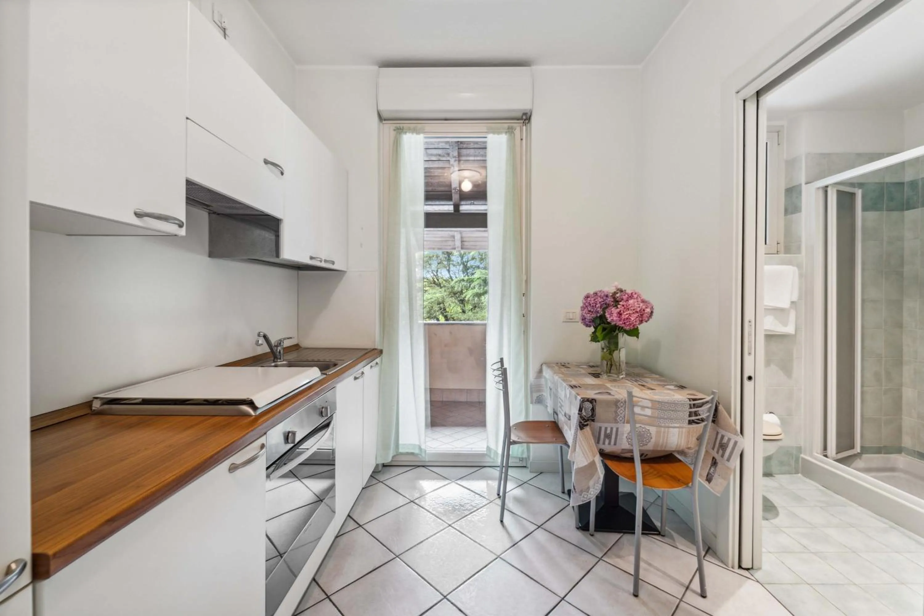 Kitchen or kitchenette in Green Village Accommodations