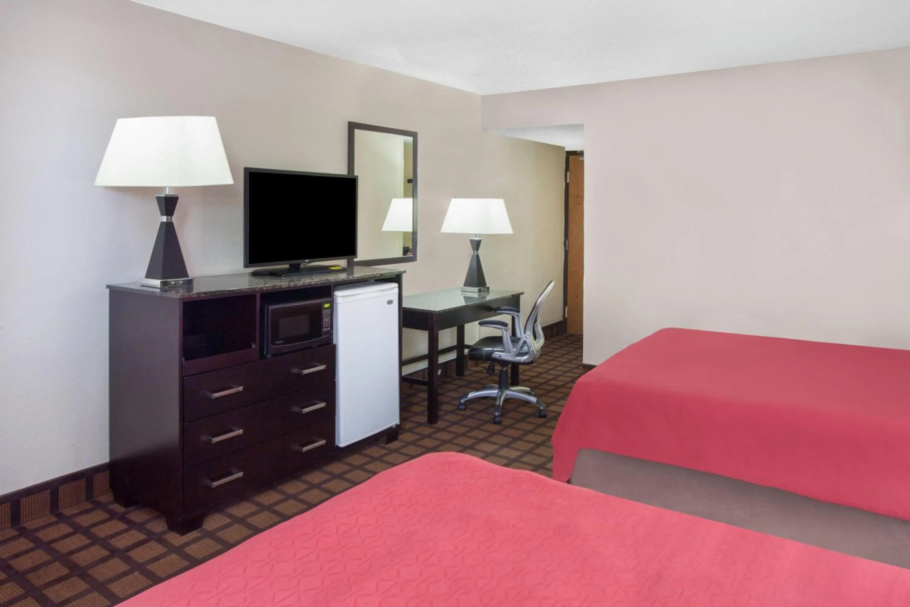 Photo of the whole room, Bed in Super 8 by Wyndham Chicago IL