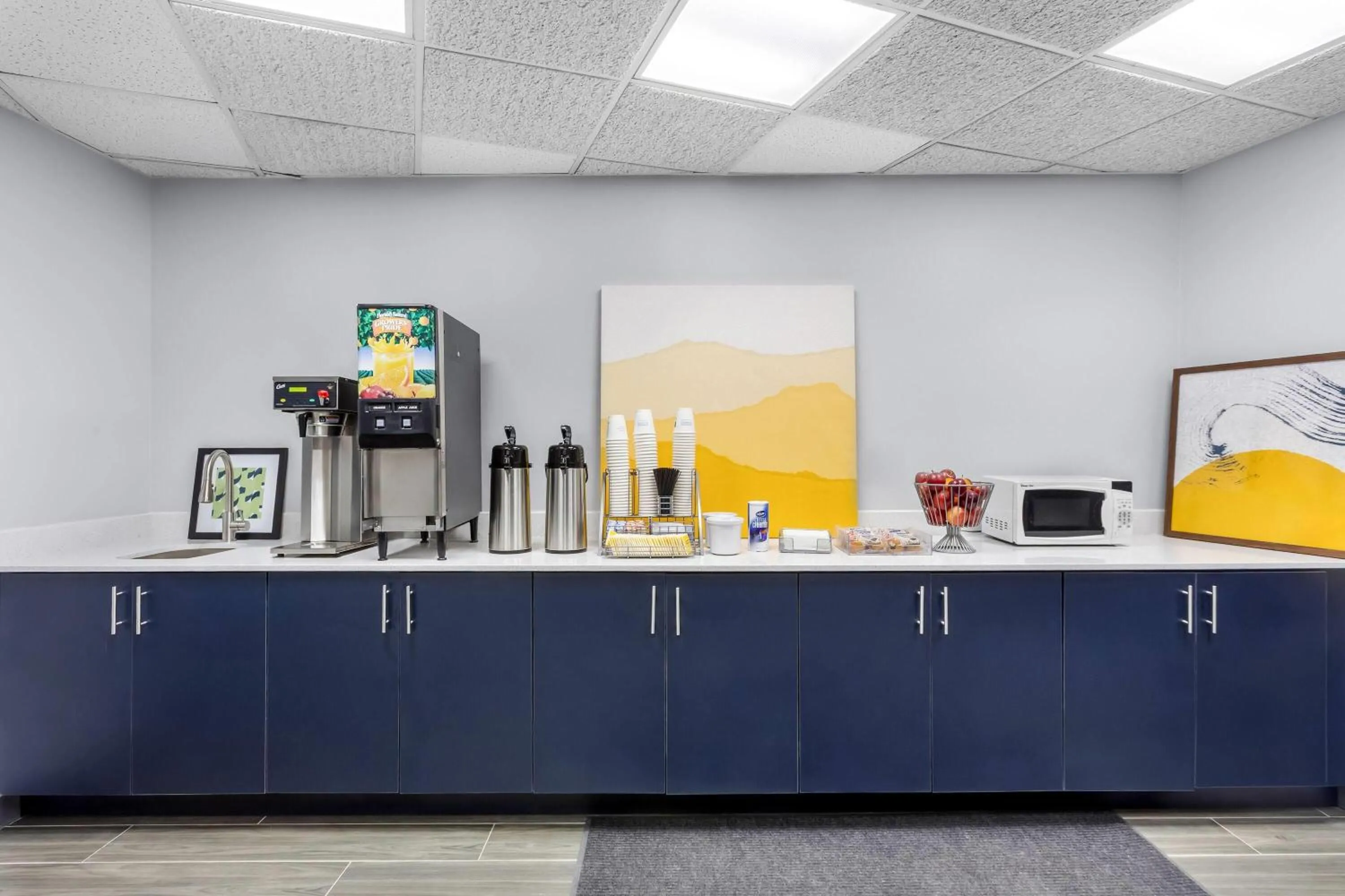 Breakfast in Super 8 by Wyndham Chicago IL