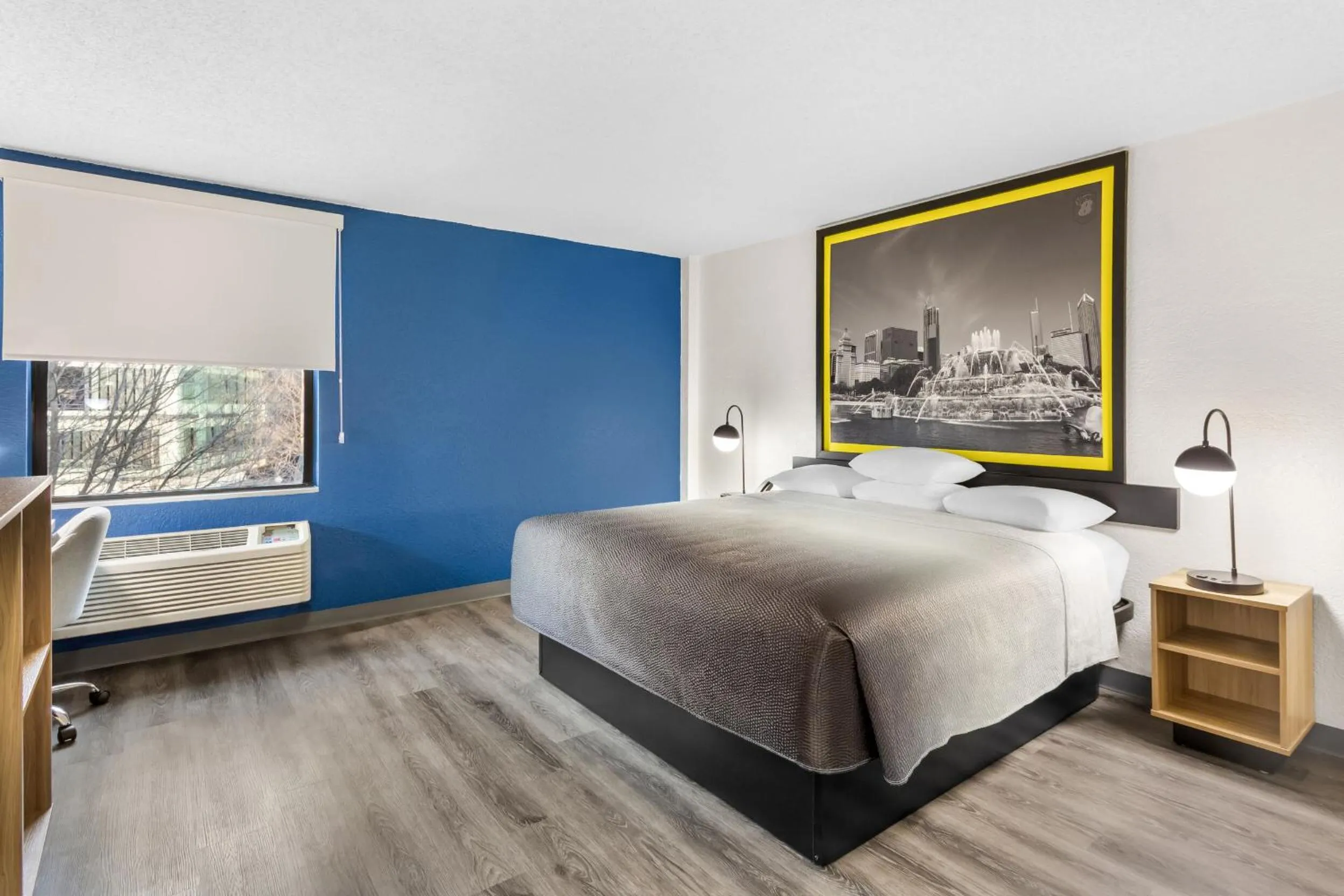 Bedroom, Bed in Super 8 by Wyndham Chicago IL