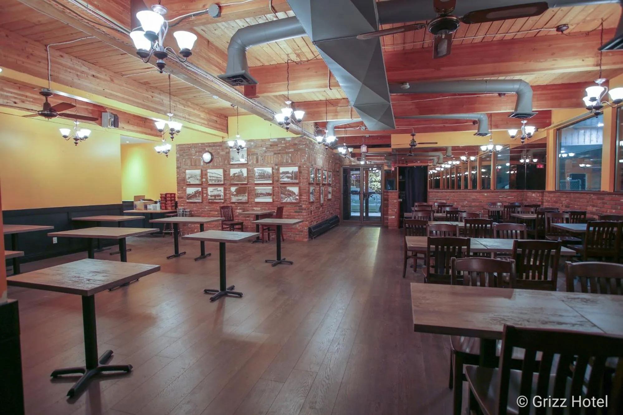 Breakfast in Grizz Hotel