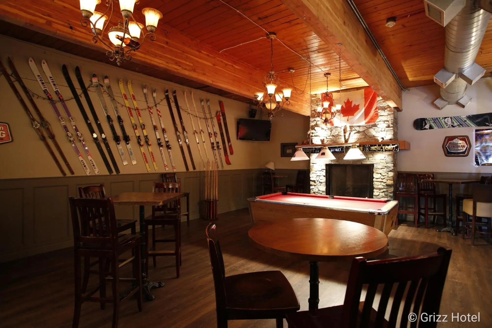 Lounge or bar in Grizz Hotel