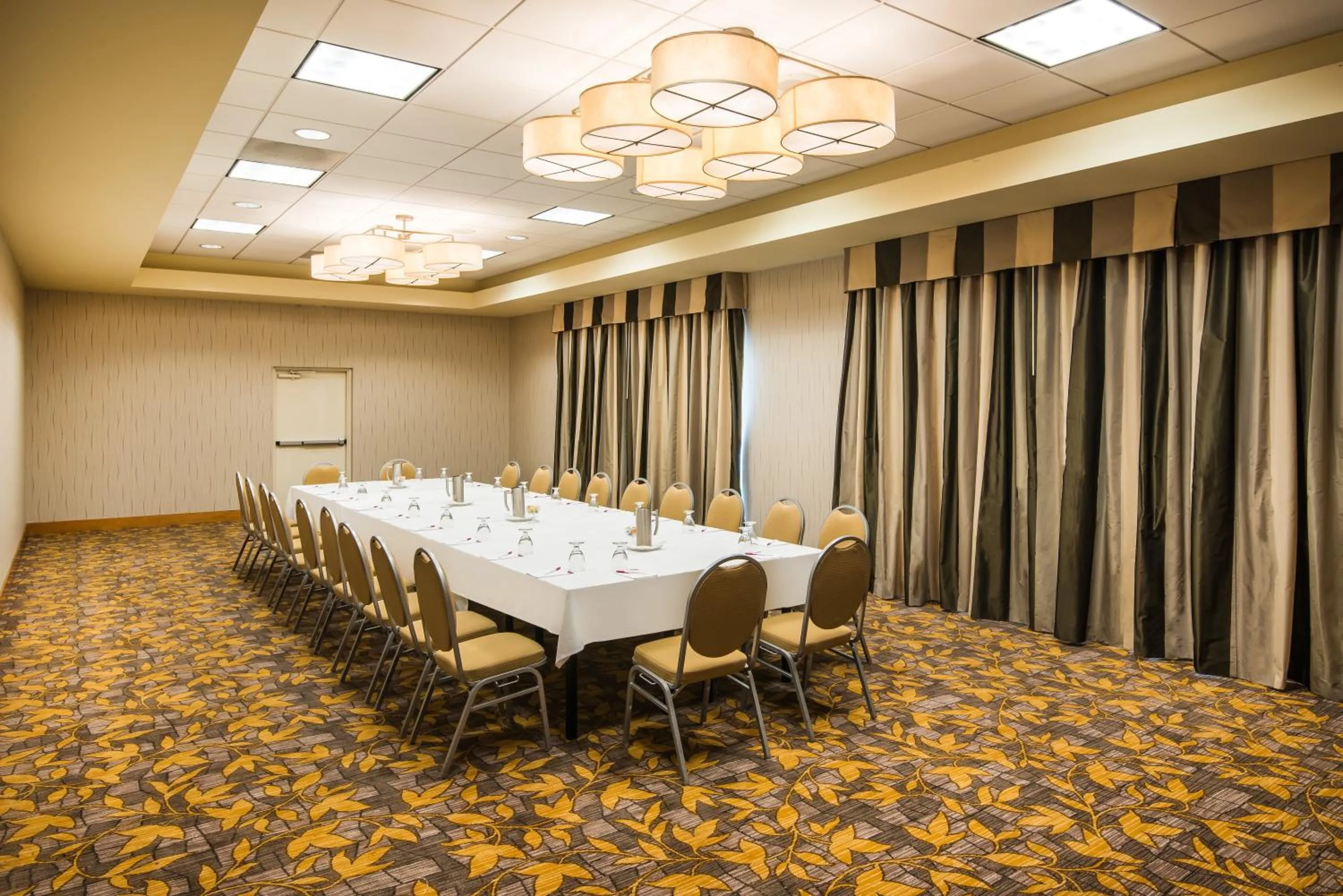 Meeting/conference room in Crowne Plaza San Francisco Airport by IHG