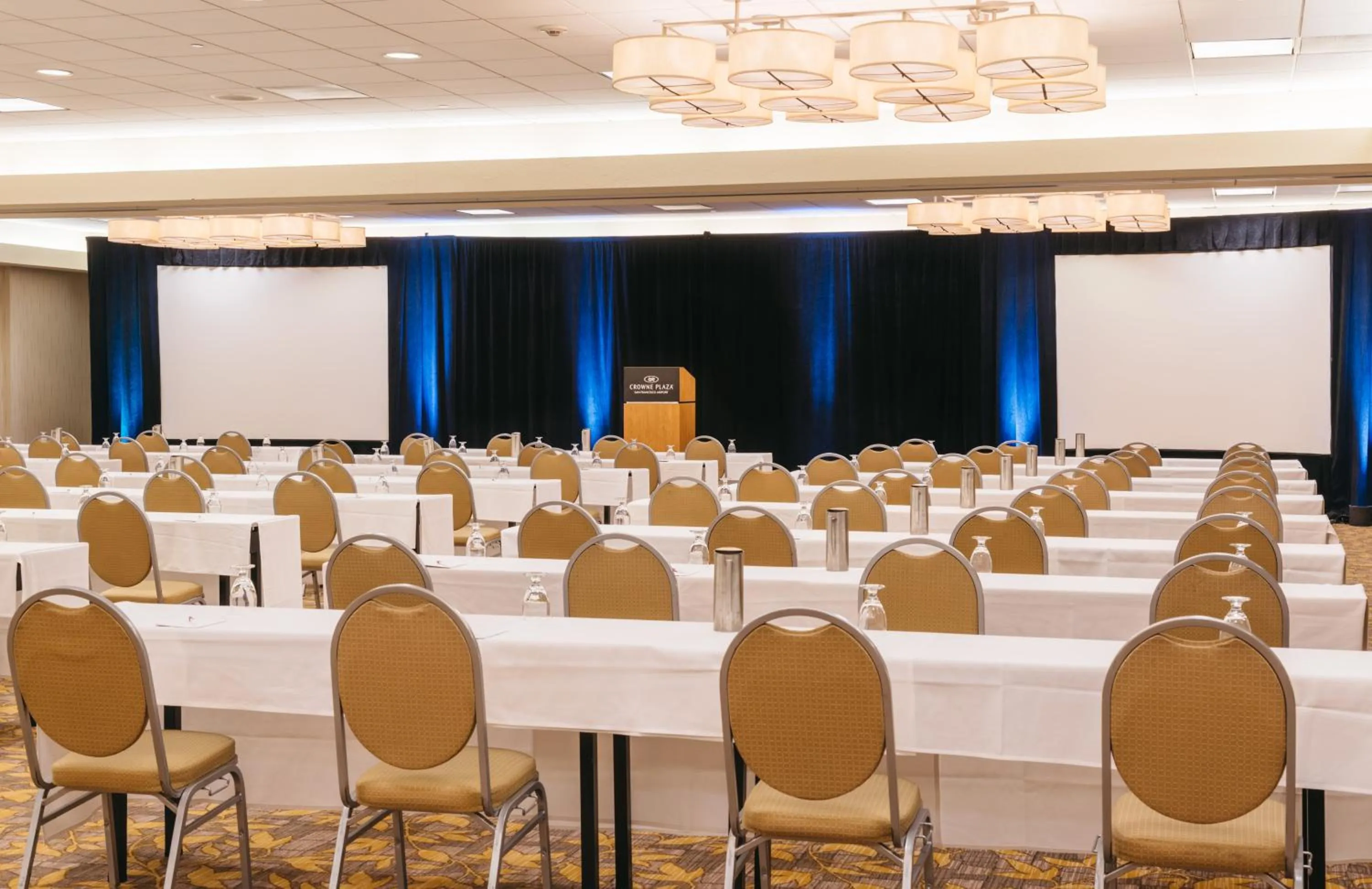 Banquet/Function facilities in Crowne Plaza San Francisco Airport by IHG