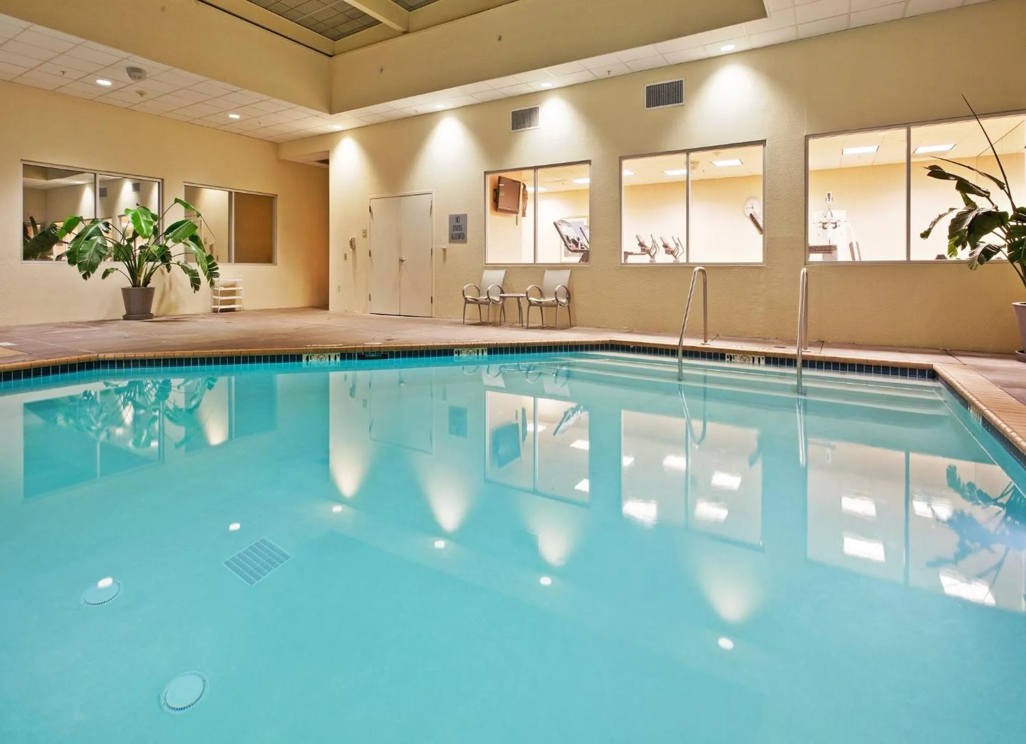 Swimming pool in Crowne Plaza San Francisco Airport by IHG