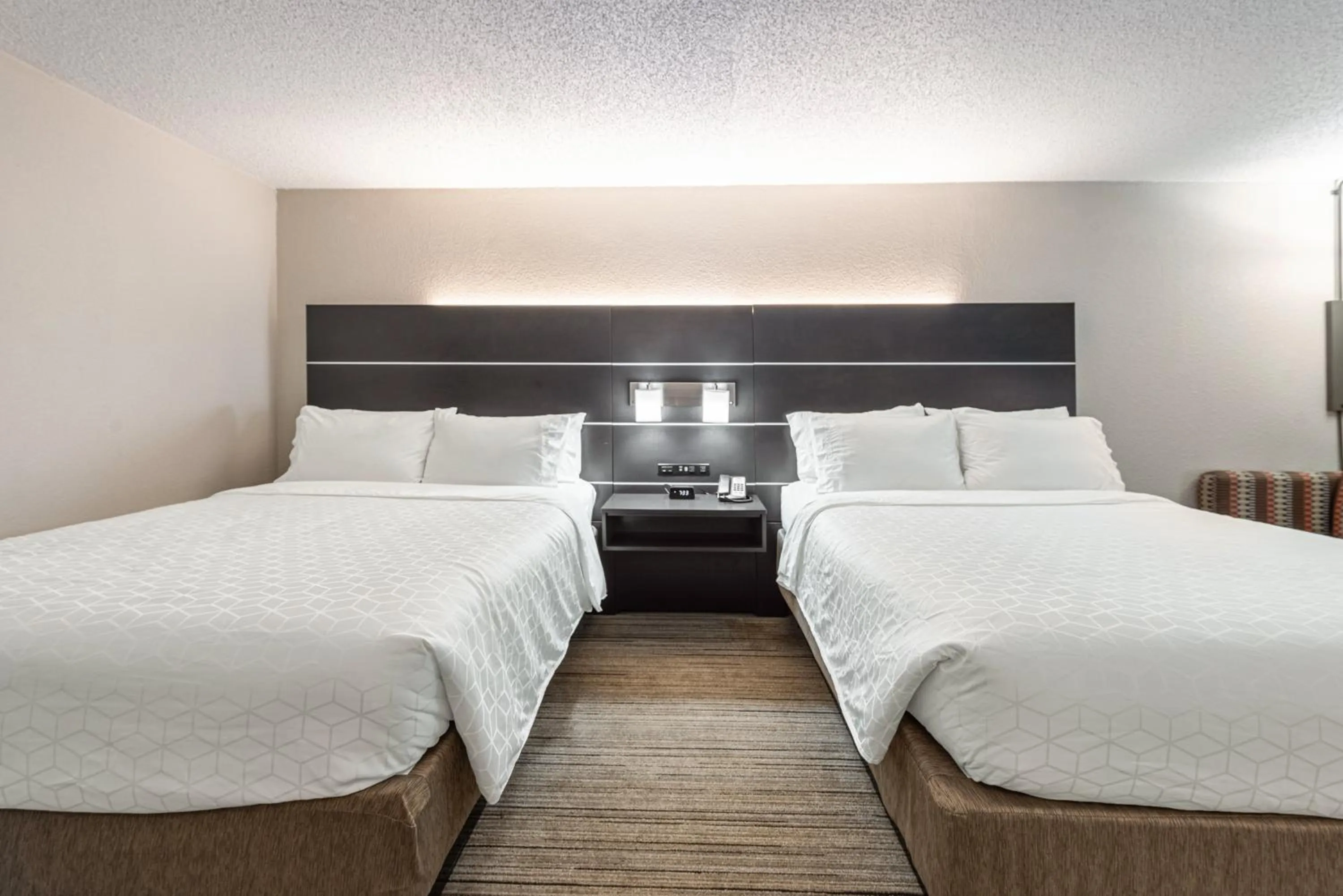 Bed in Holiday Inn Express - Columbus Downtown by IHG