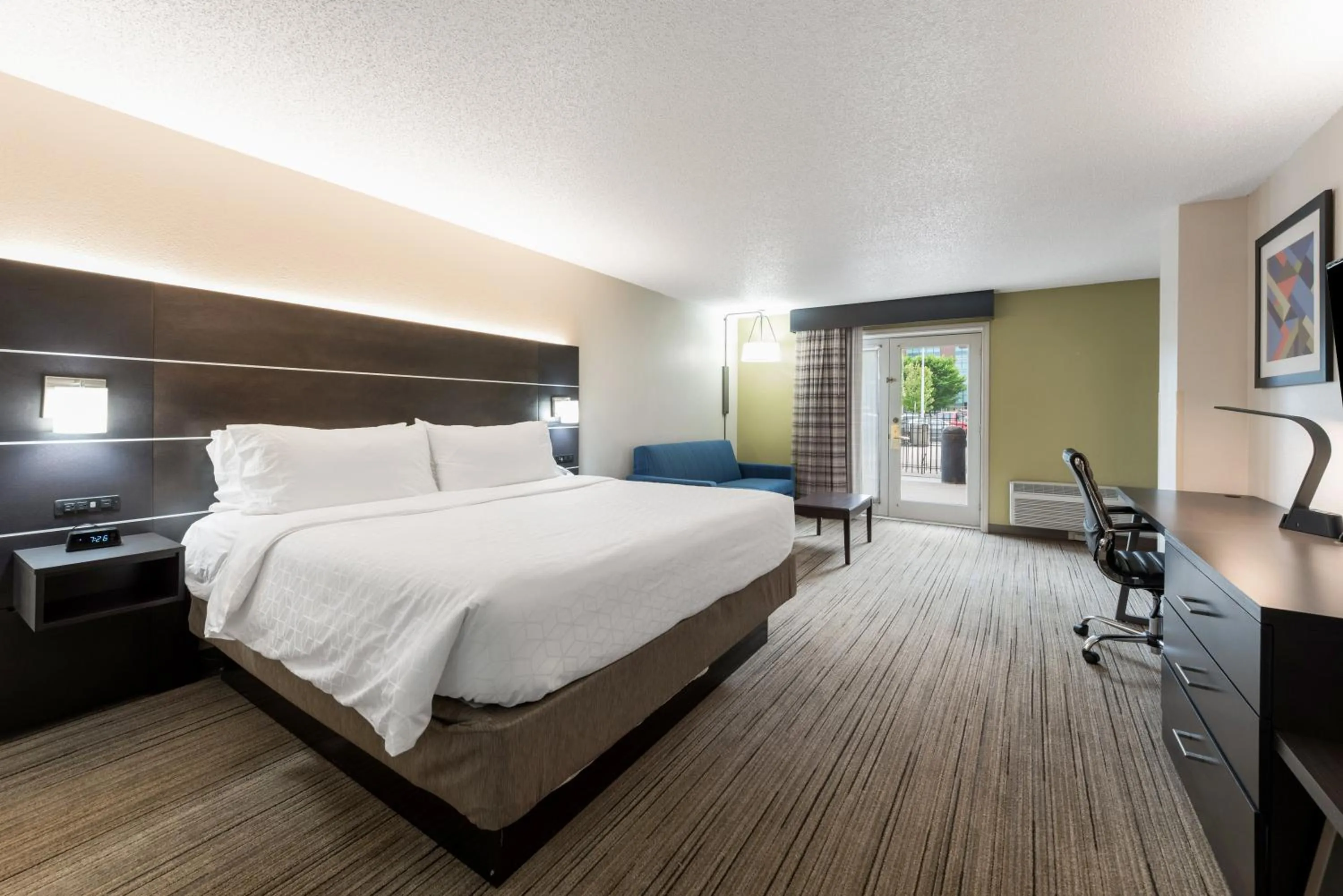 Photo of the whole room, Bed in Holiday Inn Express - Columbus Downtown by IHG