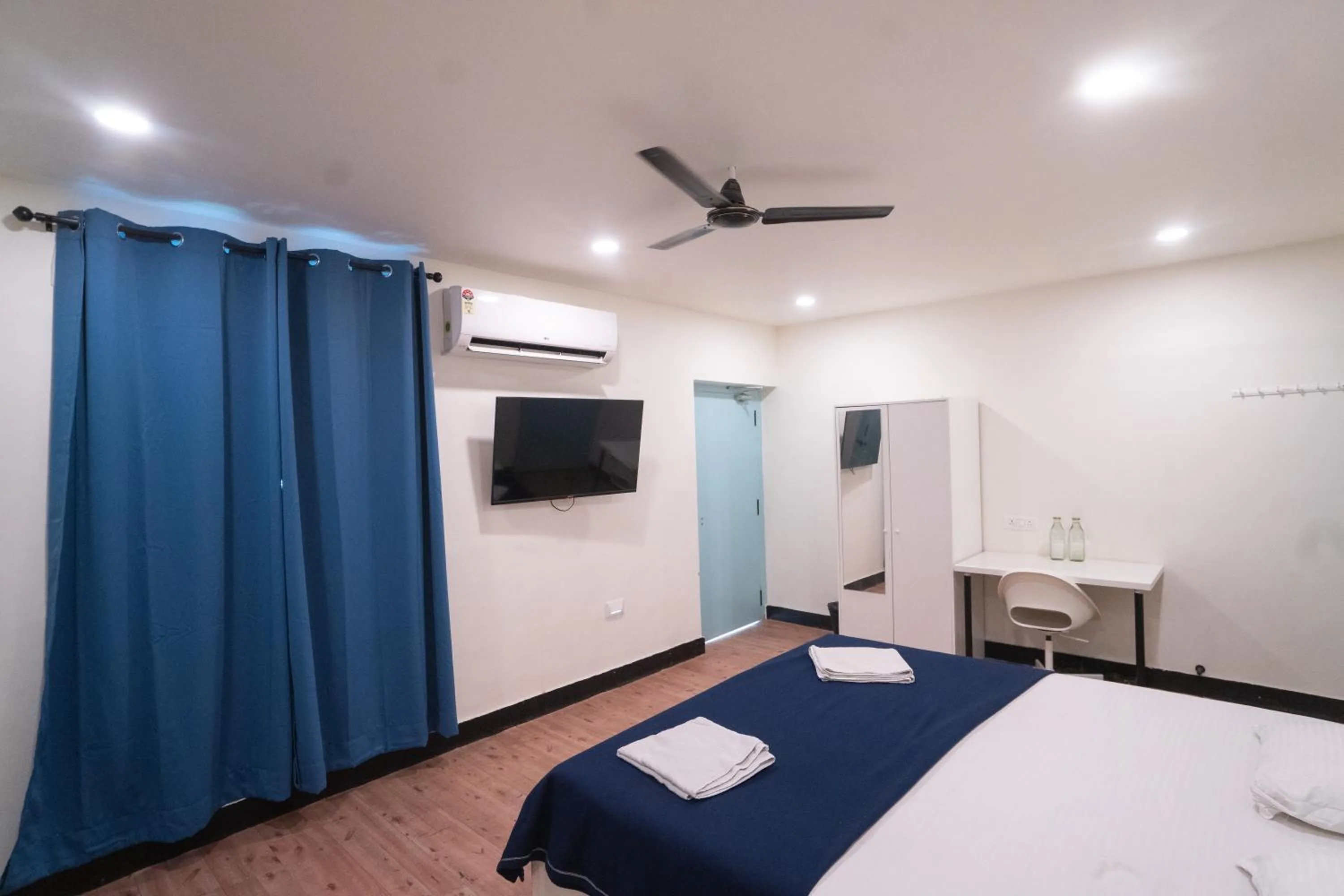 Photo of the whole room, Bed in Slackpackr Hyderabad