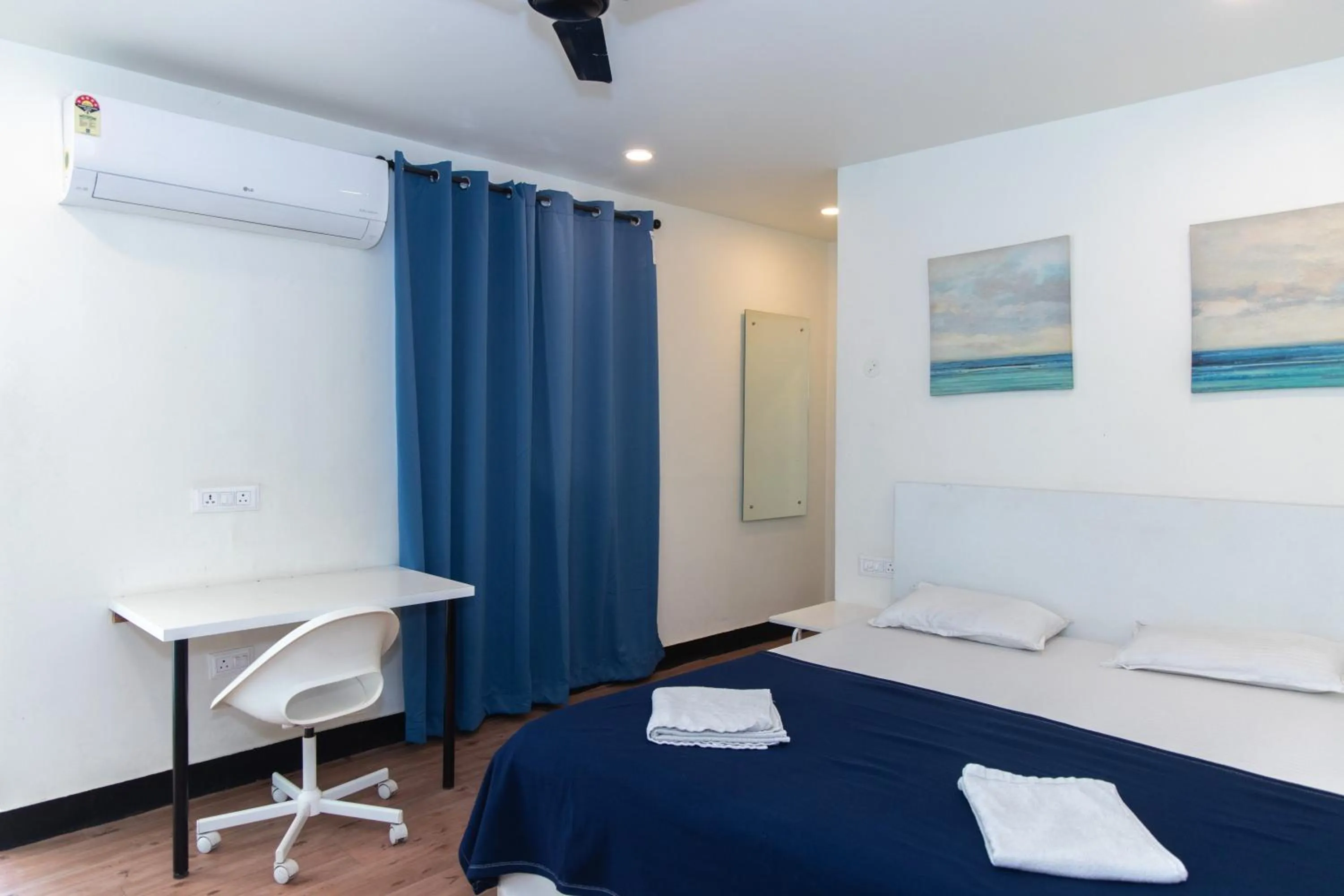 Bedroom, Bed in Slackpackr Hyderabad